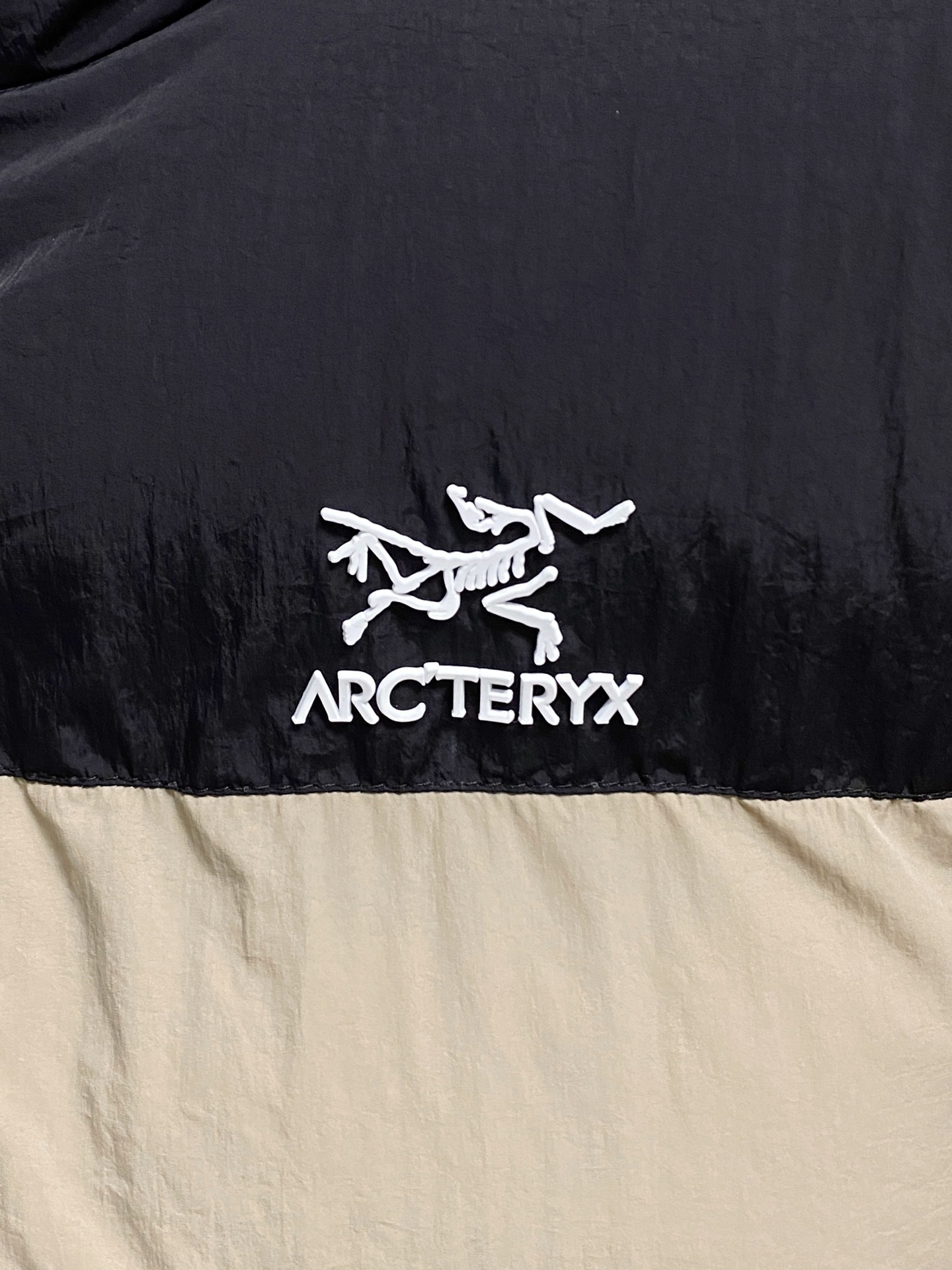 P始祖鸟棉服25ss早秋【新品】秋冬专柜新款休闲棉服外套！超前卫设计风格 细腻舒适 穿着非常轻便不易起皱