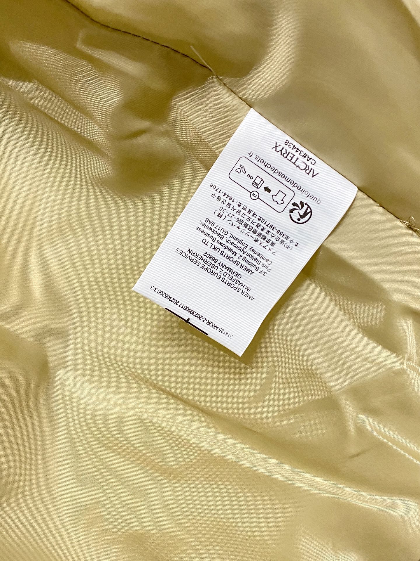 P始祖鸟棉服25ss早秋【新品】秋冬专柜新款休闲棉服外套！超前卫设计风格 细腻舒适 穿着非常轻便不易起皱