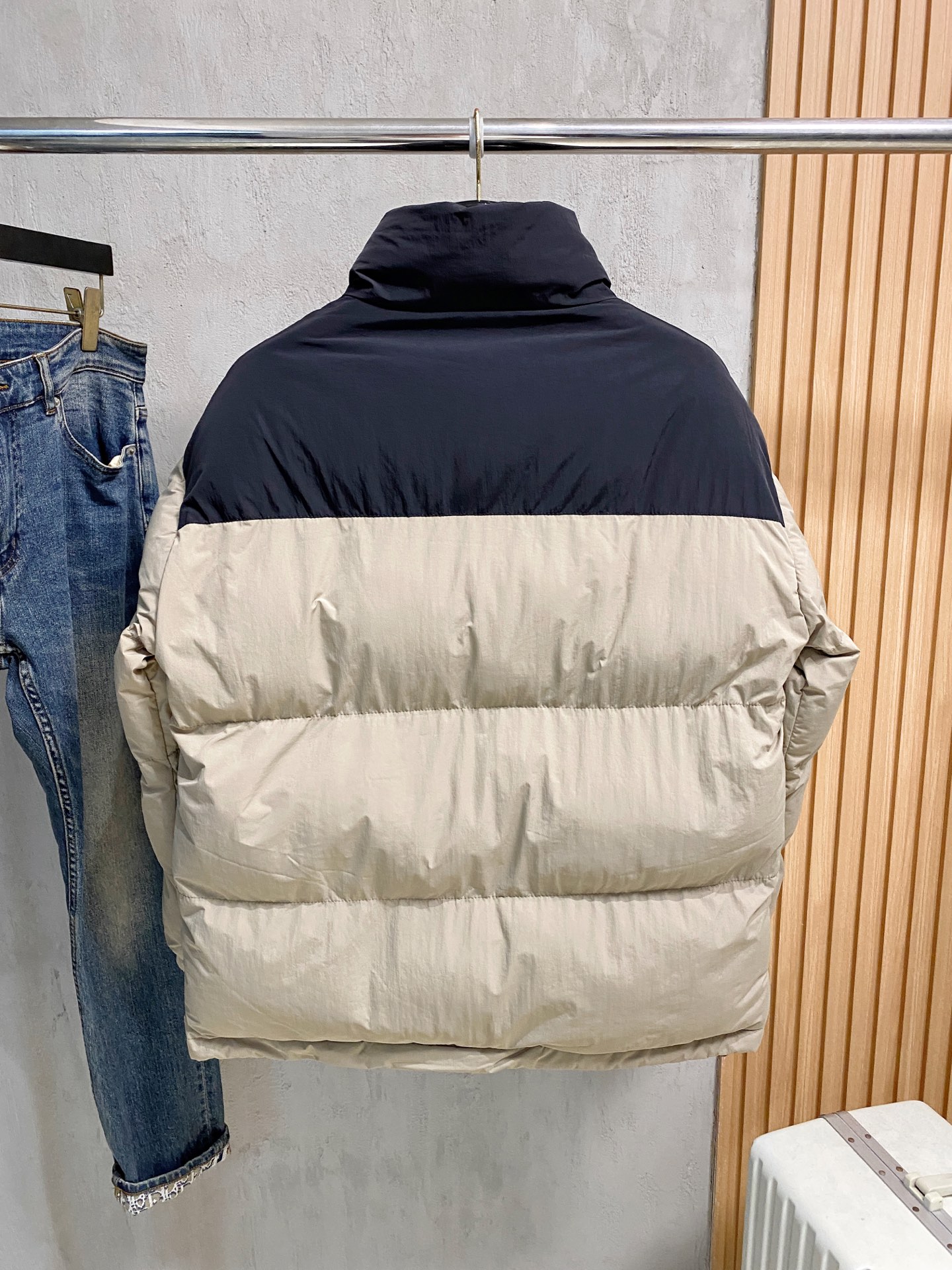 P始祖鸟棉服25ss早秋【新品】秋冬专柜新款休闲棉服外套！超前卫设计风格 细腻舒适 穿着非常轻便不易起皱