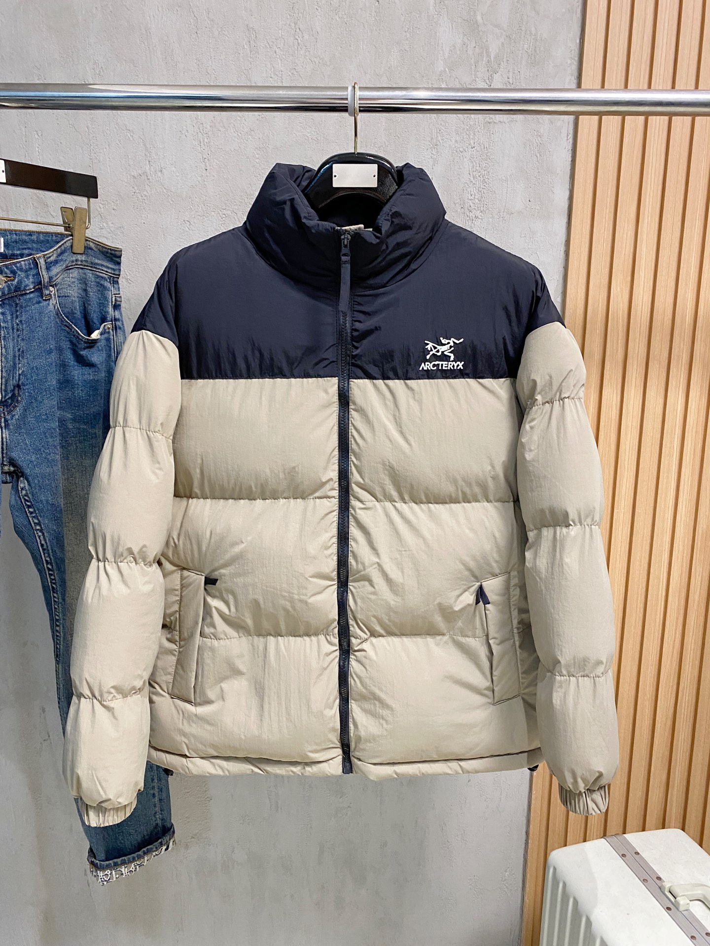 P始祖鸟棉服25ss早秋【新品】秋冬专柜新款休闲棉服外套！超前卫设计风格 细腻舒适 穿着非常轻便不易起皱