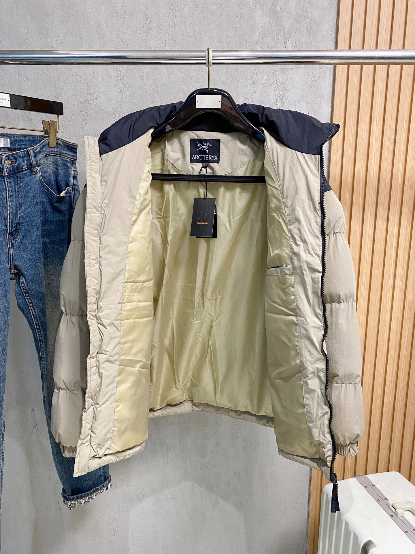 P始祖鸟棉服25ss早秋【新品】秋冬专柜新款休闲棉服外套！超前卫设计风格 细腻舒适 穿着非常轻便不易起皱