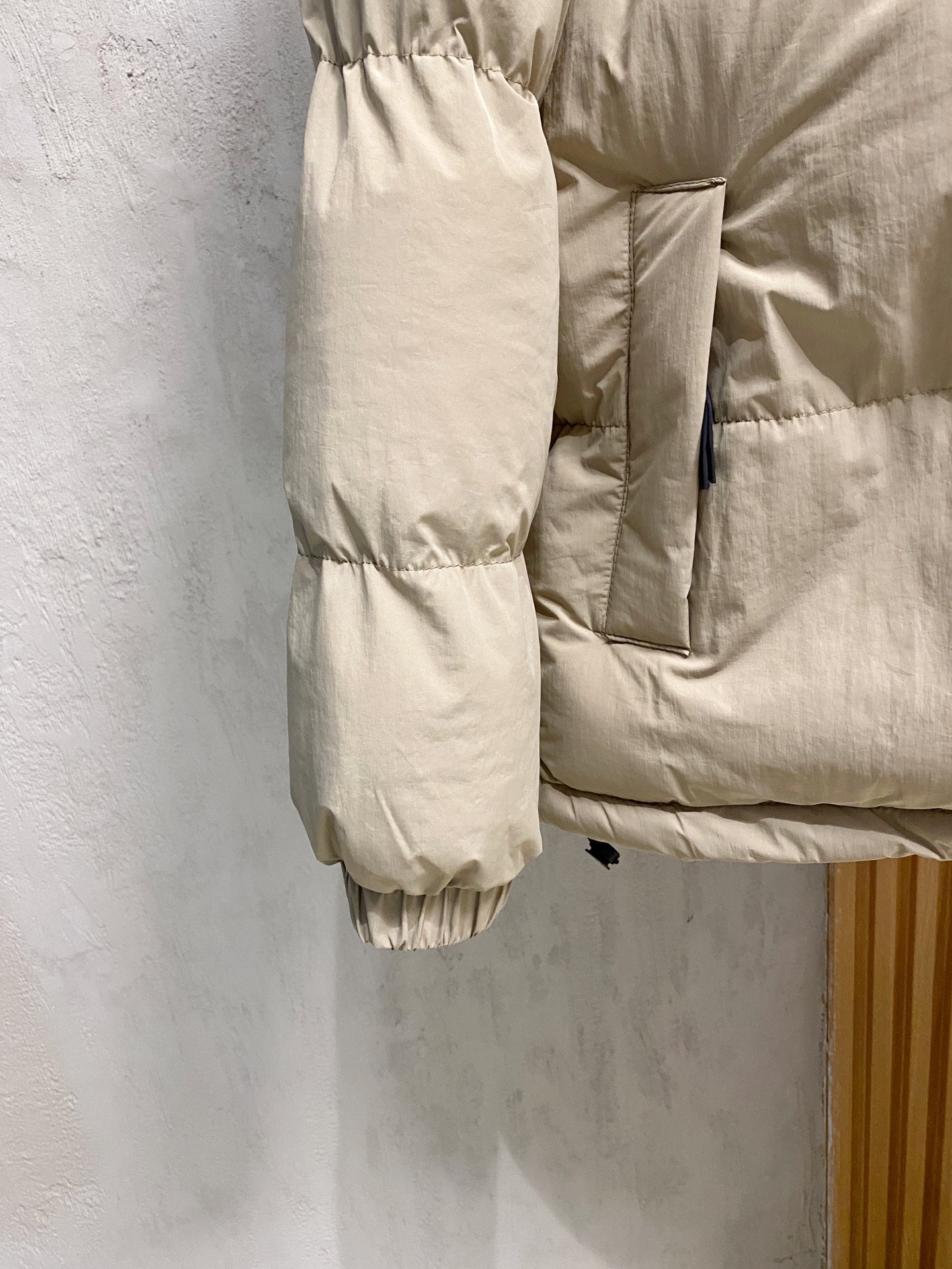 P始祖鸟棉服25ss早秋【新品】秋冬专柜新款休闲棉服外套！超前卫设计风格 细腻舒适 穿着非常轻便不易起皱