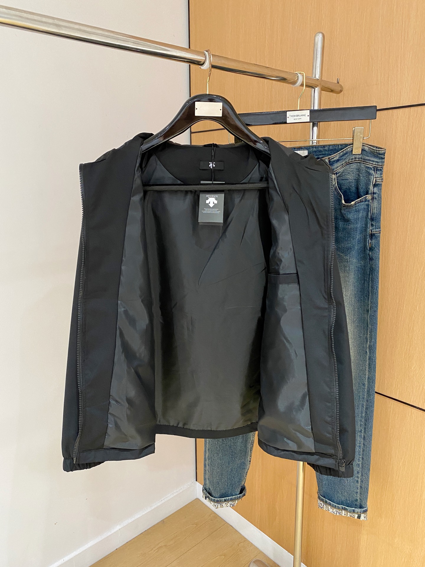 🌾普拉达25ss早秋【新品】风衣夹克外套爆款 秋冬专柜新款休闲时尚夹克外套！超前卫设计风格 细腻舒适 穿