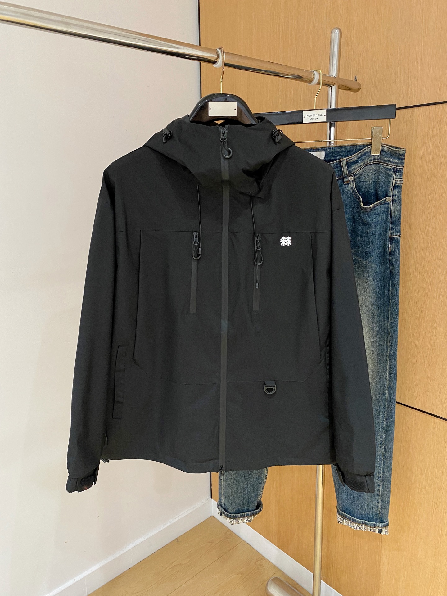 P可隆25ss早秋【新品】风衣夹克外套爆款 秋冬专柜新款休闲时尚夹克外套！超前卫设计风格 细腻舒适 穿着