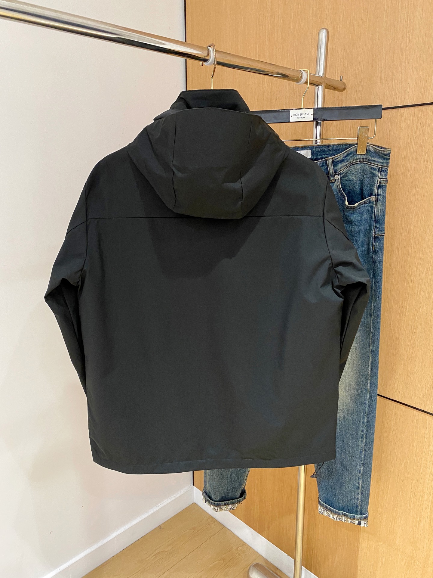 P普拉达25ss早秋【新品】风衣夹克外套爆款 秋冬专柜新款休闲时尚夹克外套！超前卫设计风格 细腻舒适 穿