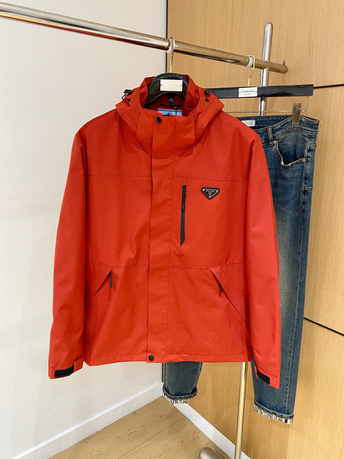 P普拉达25ss早秋【新品】风衣夹克外套爆款 秋冬专柜新款休闲时尚夹克外套！超前卫设计风格 细腻舒适 穿