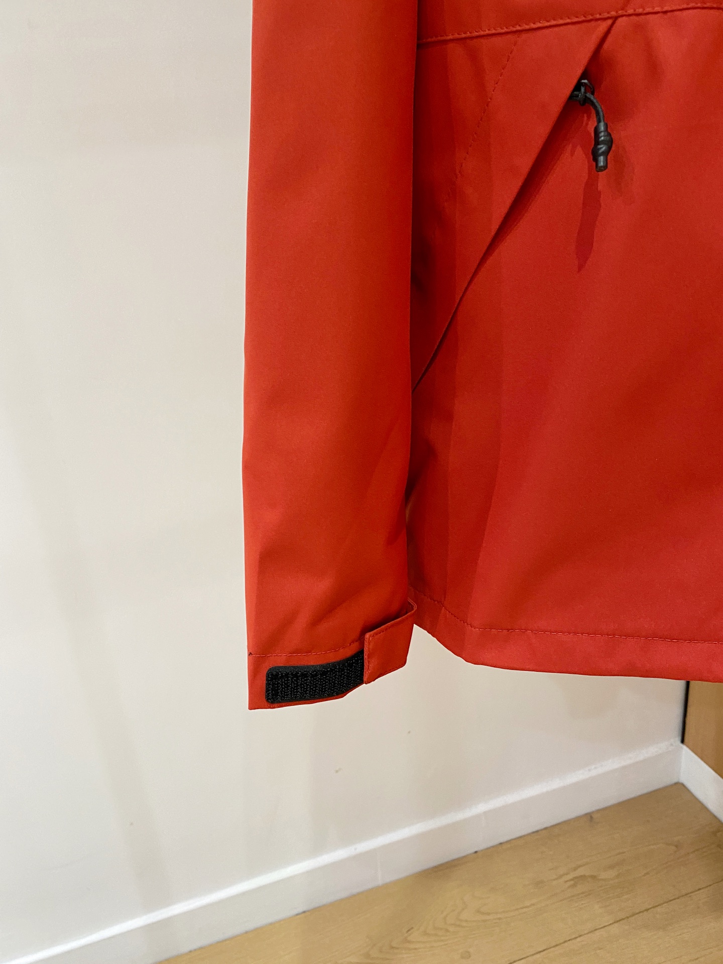 P普拉达25ss早秋【新品】风衣夹克外套爆款 秋冬专柜新款休闲时尚夹克外套！超前卫设计风格 细腻舒适 穿