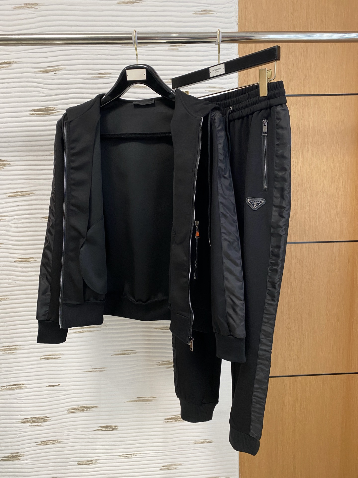 爆款套装来袭 专注官网原版 2025全新爆款开衫卫衣套装 原单狠货🇭🇰倾注顶级设计师的精心之作 就为一个