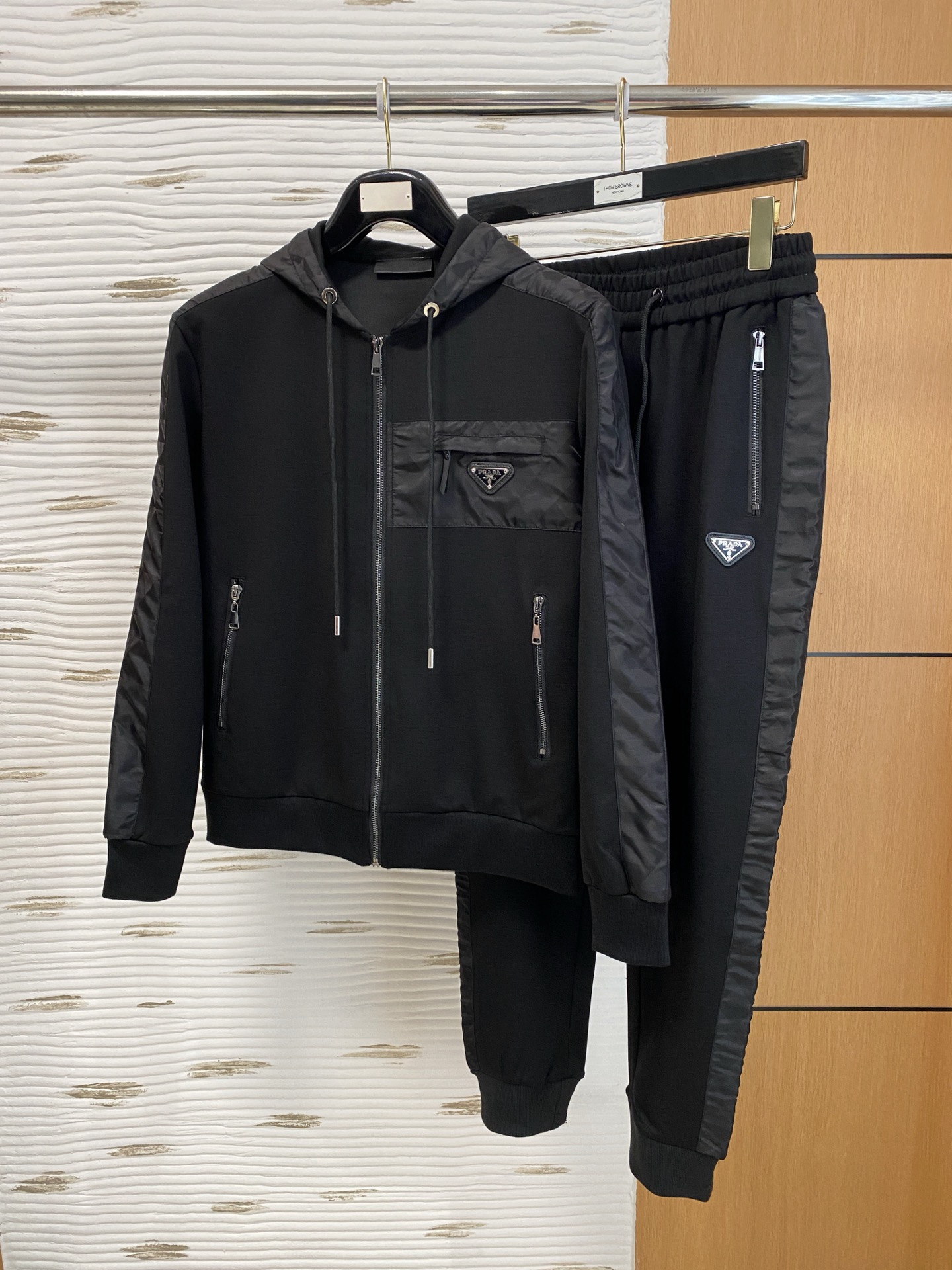 爆款套装来袭 专注官网原版 2025全新爆款开衫卫衣套装 原单狠货🇭🇰倾注顶级设计师的精心之作 就为一个