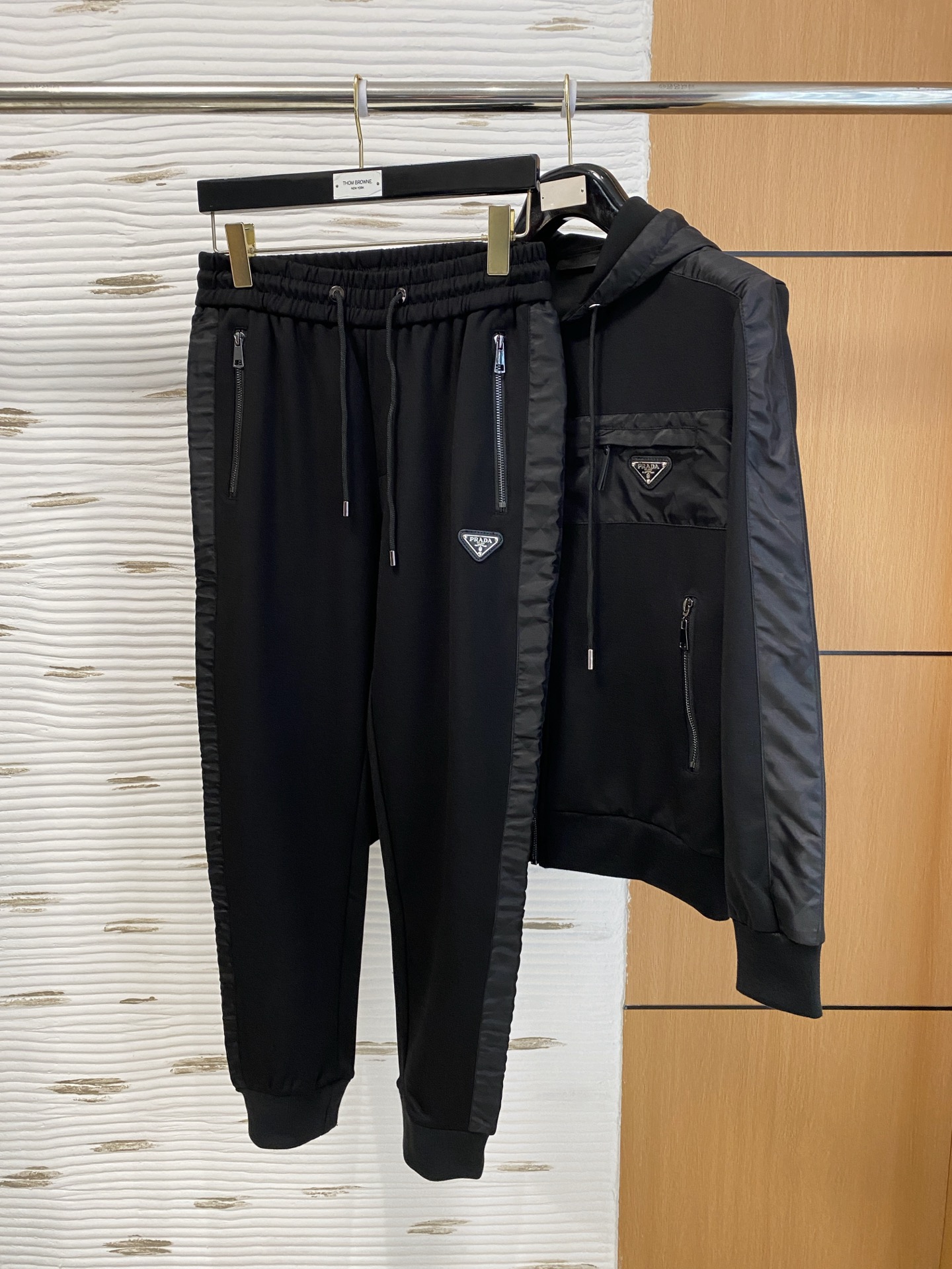 爆款套装来袭 专注官网原版 2025全新爆款开衫卫衣套装 原单狠货🇭🇰倾注顶级设计师的精心之作 就为一个