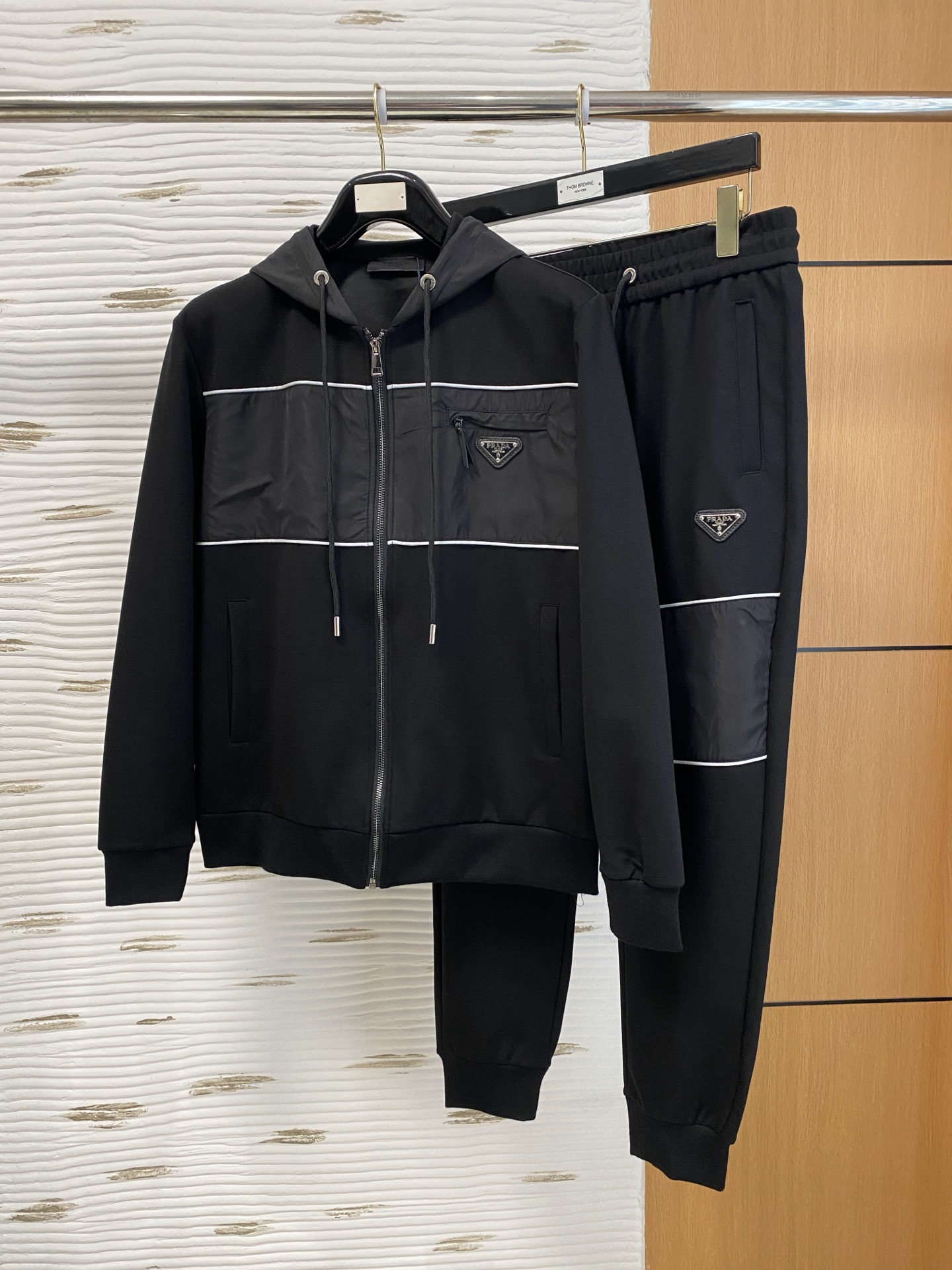 爆款套装来袭 专注官网原版 2025全新爆款开衫卫衣套装 原单狠货🇭🇰倾注顶级设计师的精心之作 就为一个