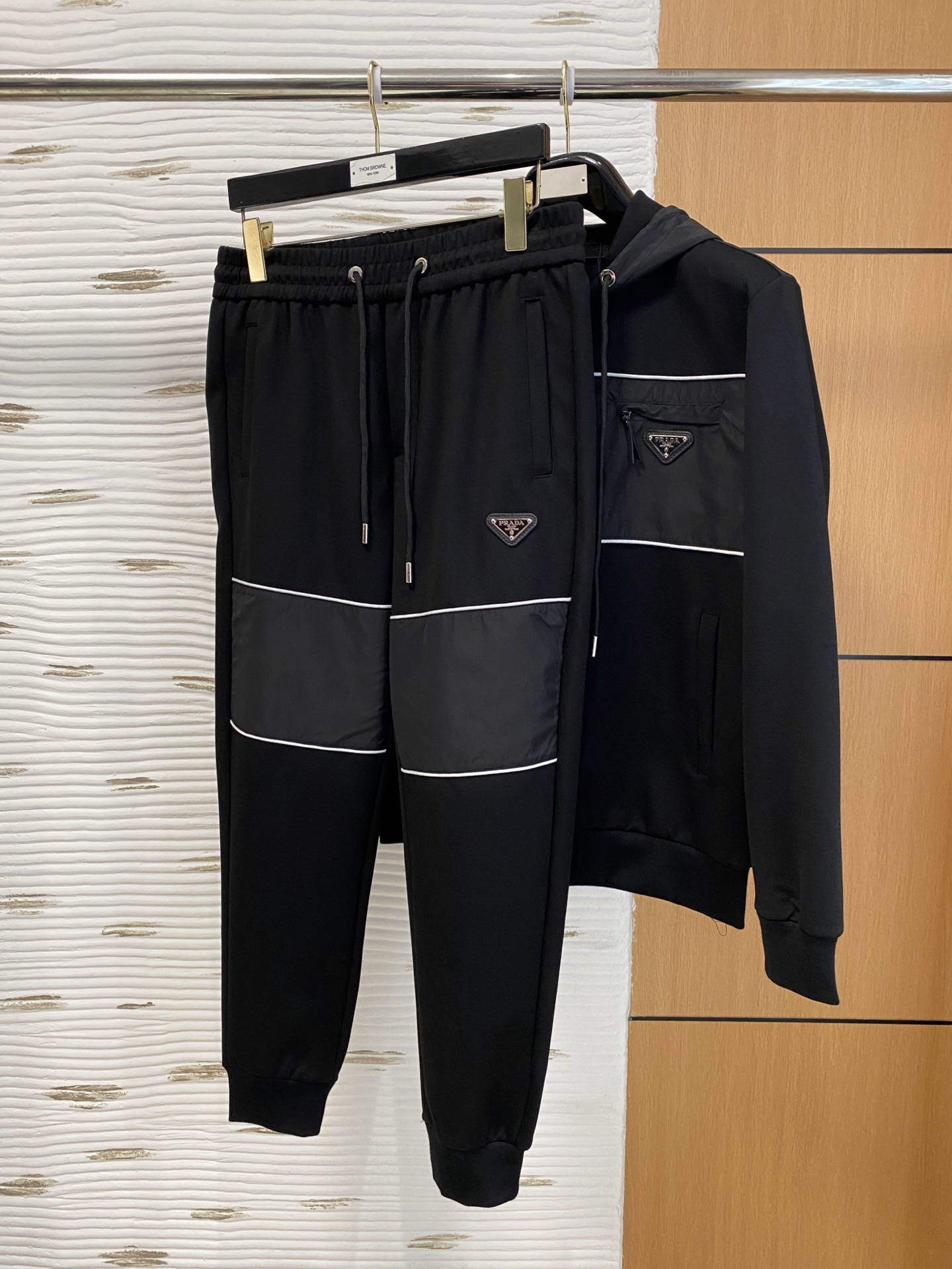 爆款套装来袭 专注官网原版 2025全新爆款开衫卫衣套装 原单狠货🇭🇰倾注顶级设计师的精心之作 就为一个