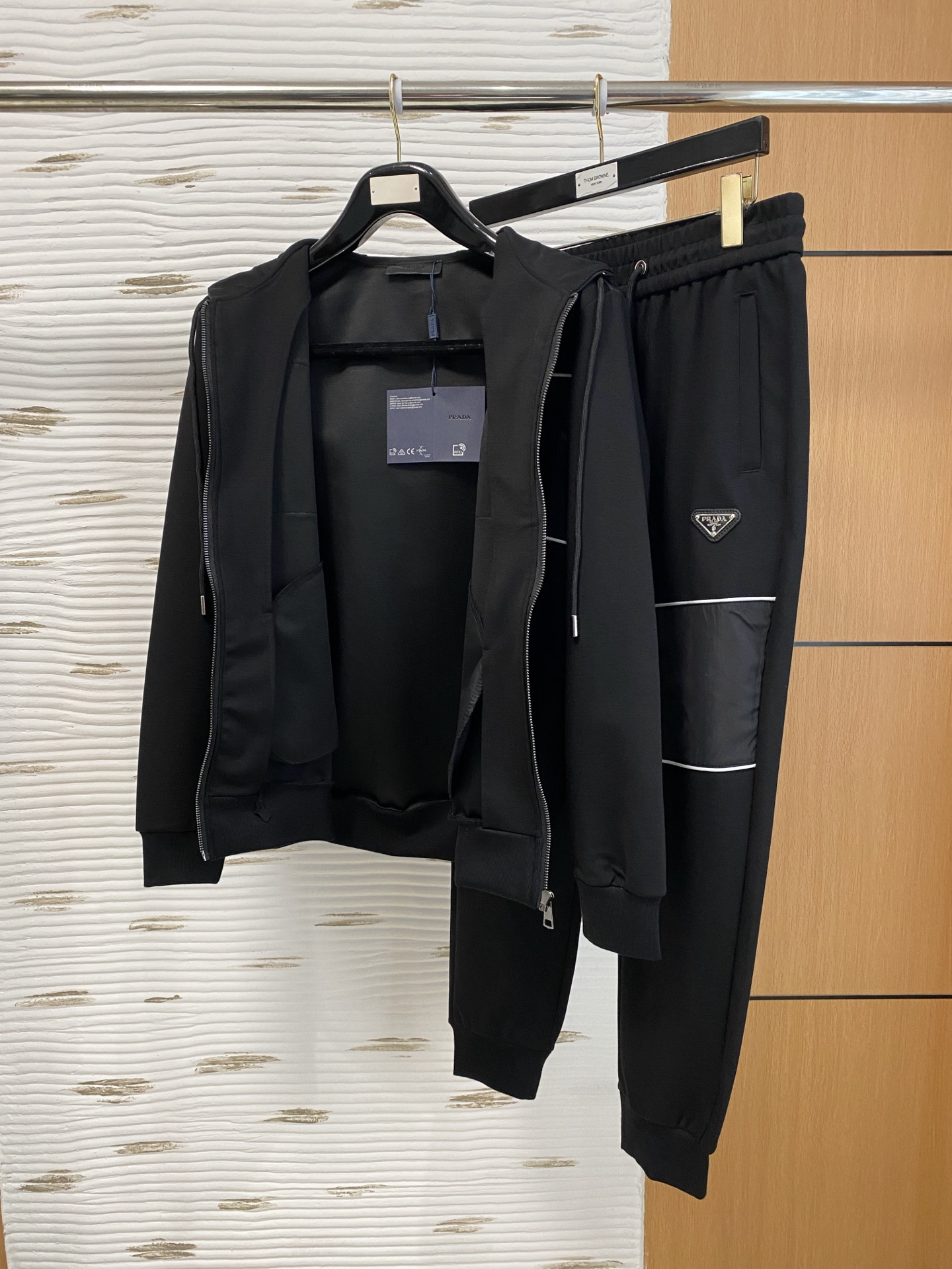 爆款套装来袭 专注官网原版 2025全新爆款开衫卫衣套装 原单狠货🇭🇰倾注顶级设计师的精心之作 就为一个