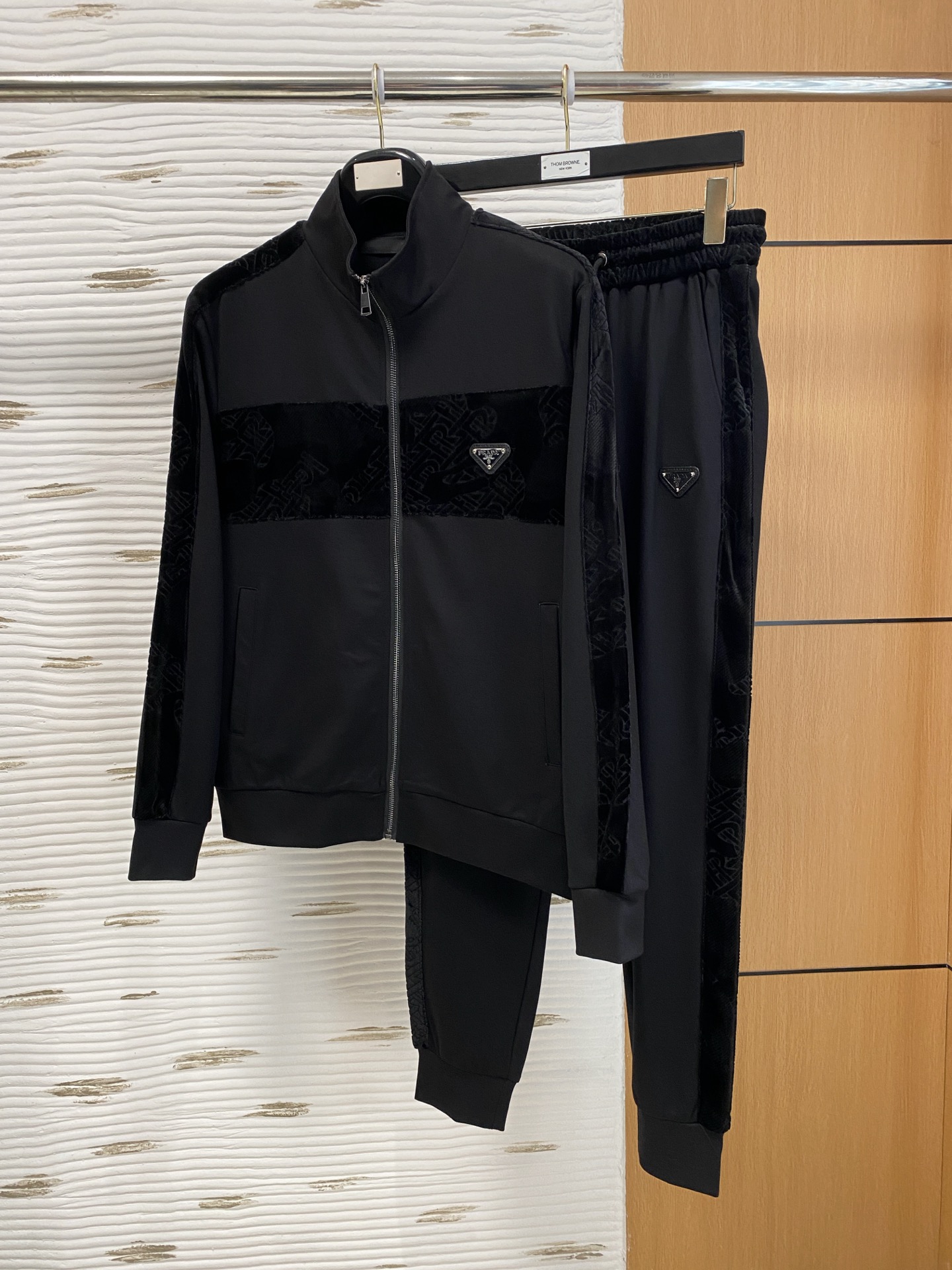 爆款套装来袭 专注官网原版 2025全新爆款开衫卫衣套装 原单狠货🇭🇰倾注顶级设计师的精心之作 就为一个