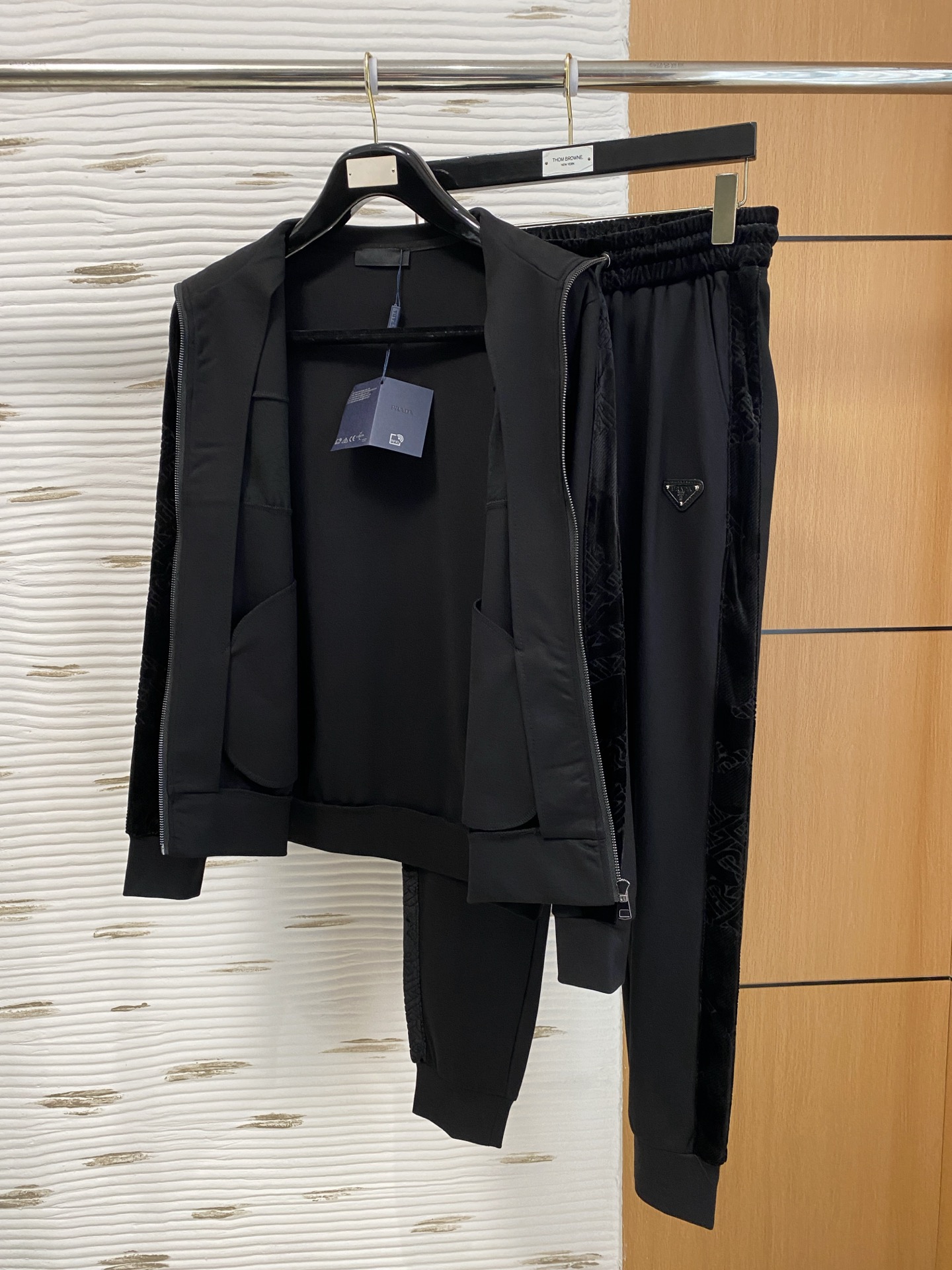 爆款套装来袭 专注官网原版 2025全新爆款开衫卫衣套装 原单狠货🇭🇰倾注顶级设计师的精心之作 就为一个