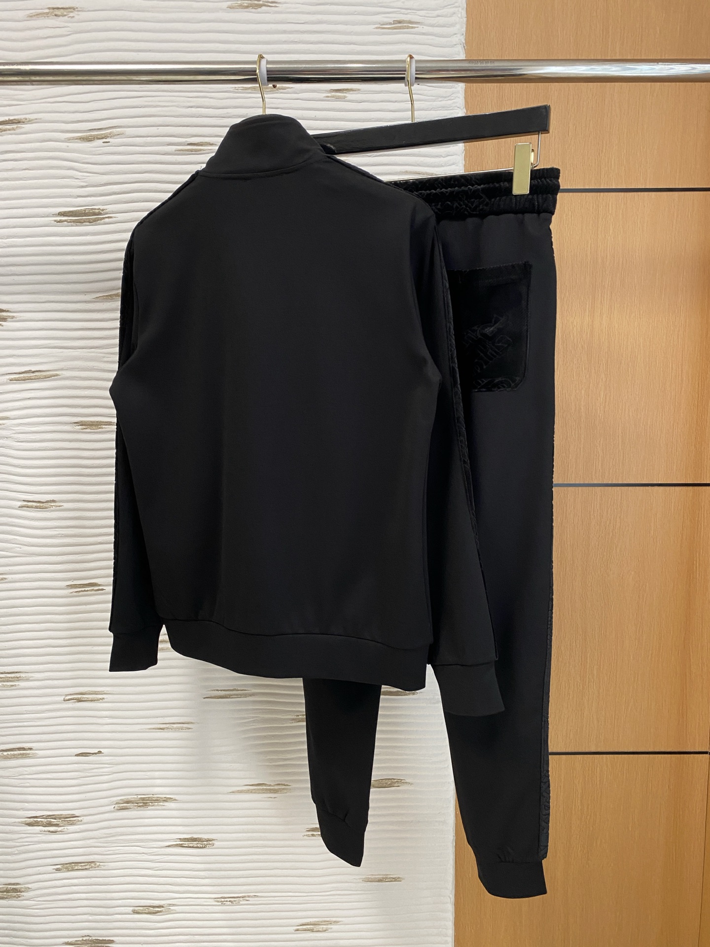 爆款套装来袭 专注官网原版 2025全新爆款开衫卫衣套装 原单狠货🇭🇰倾注顶级设计师的精心之作 就为一个