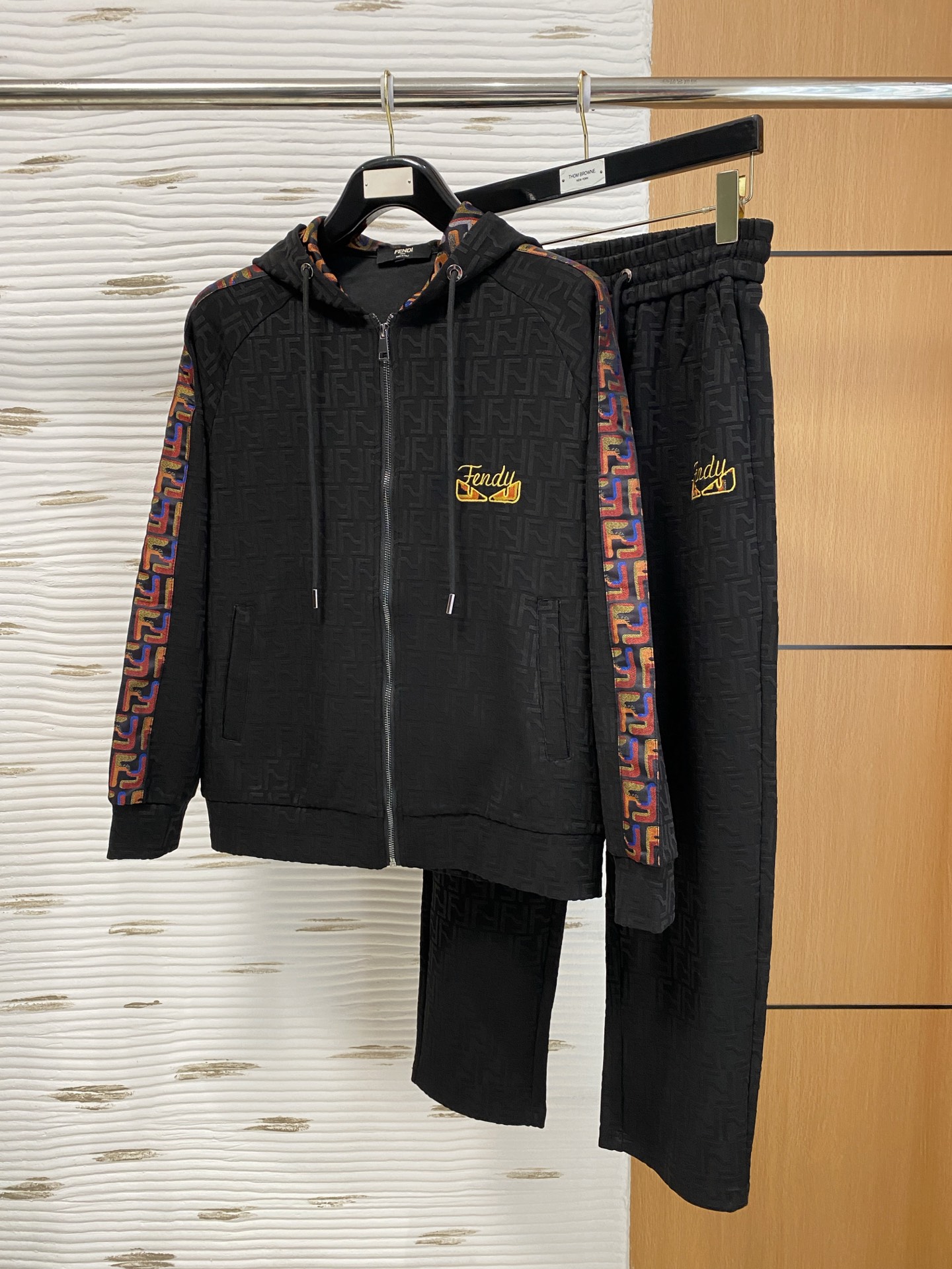 爆款套装来袭 专注官网原版 2025全新爆款开衫卫衣套装 原单狠货🇭🇰倾注顶级设计师的精心之作 就为一个