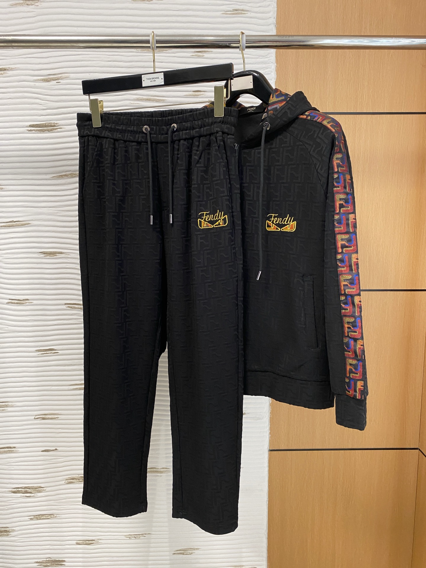 爆款套装来袭 专注官网原版 2025全新爆款开衫卫衣套装 原单狠货🇭🇰倾注顶级设计师的精心之作 就为一个