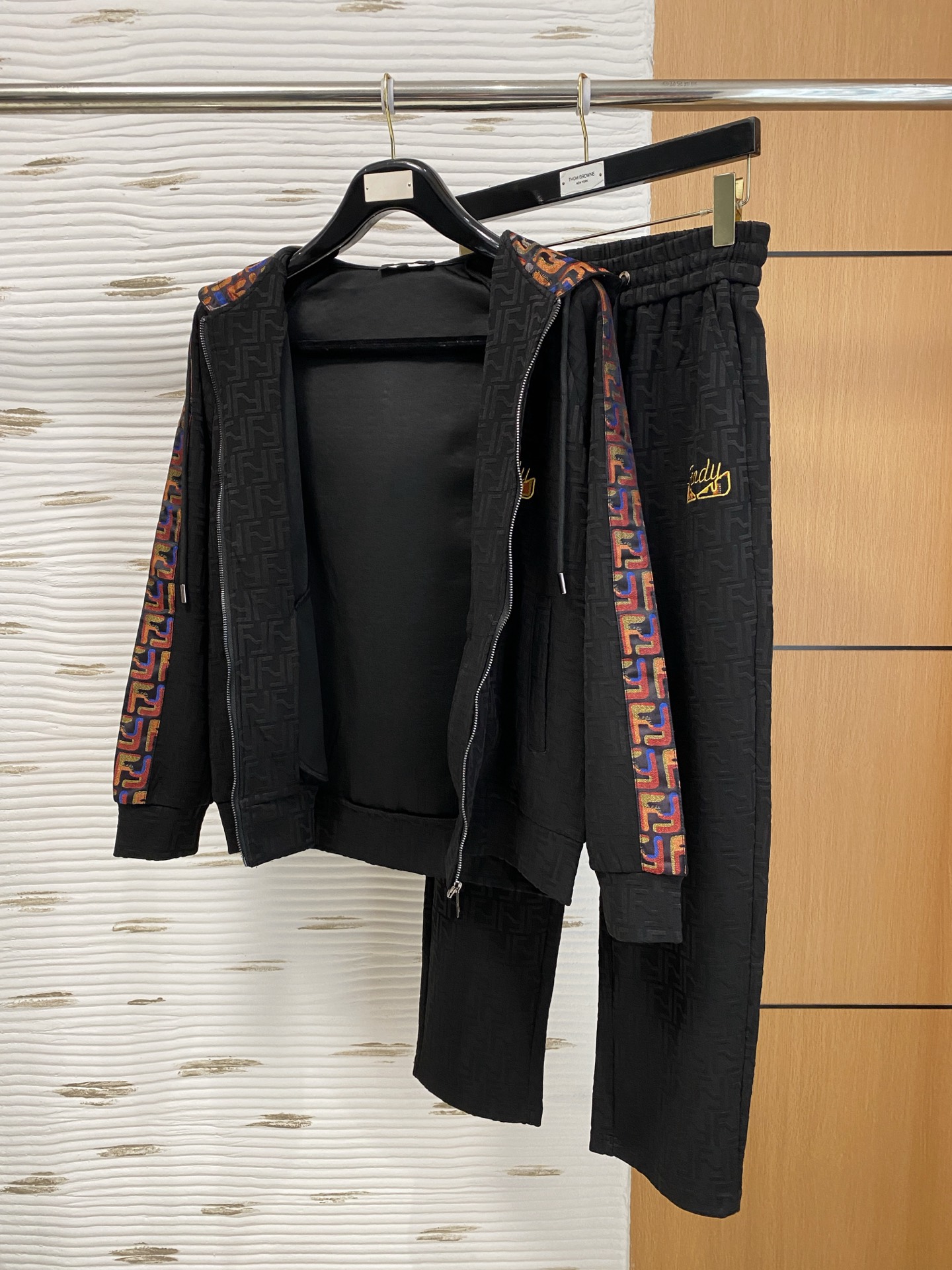 爆款套装来袭 专注官网原版 2025全新爆款开衫卫衣套装 原单狠货🇭🇰倾注顶级设计师的精心之作 就为一个