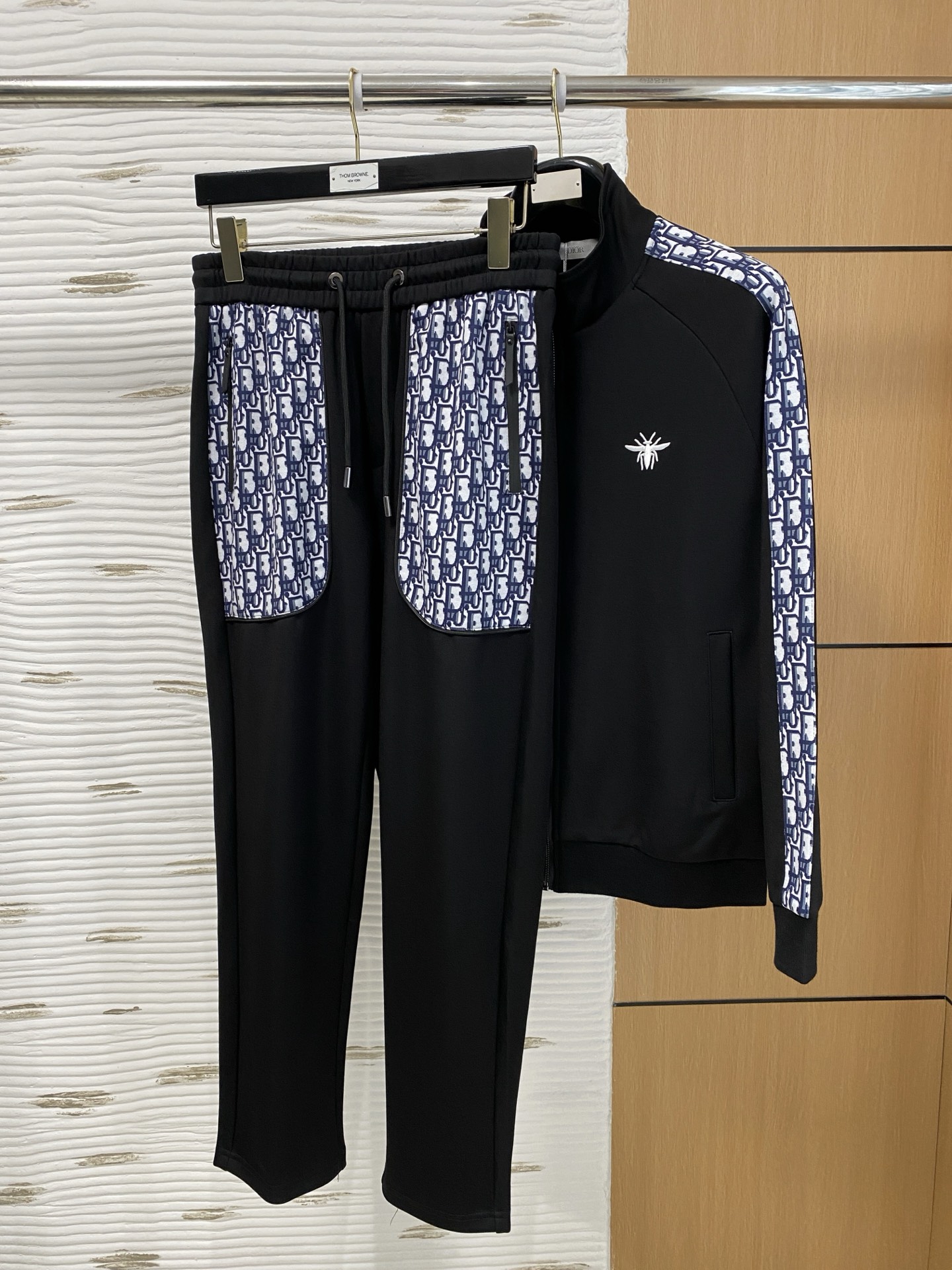 爆款套装来袭 专注官网原版 2025全新爆款开衫卫衣套装 原单狠货🇭🇰倾注顶级设计师的精心之作 就为一个