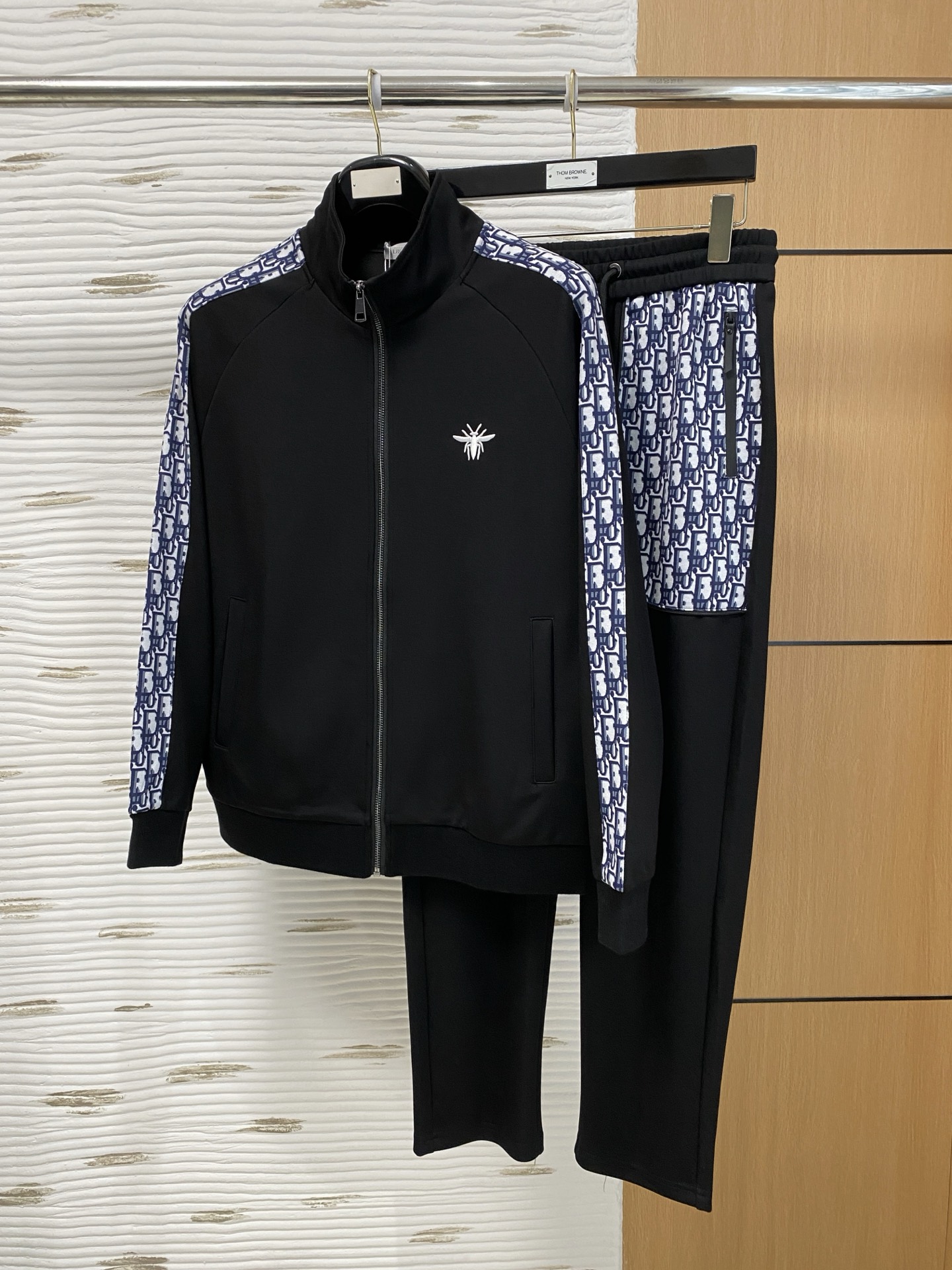 爆款套装来袭 专注官网原版 2025全新爆款开衫卫衣套装 原单狠货🇭🇰倾注顶级设计师的精心之作 就为一个