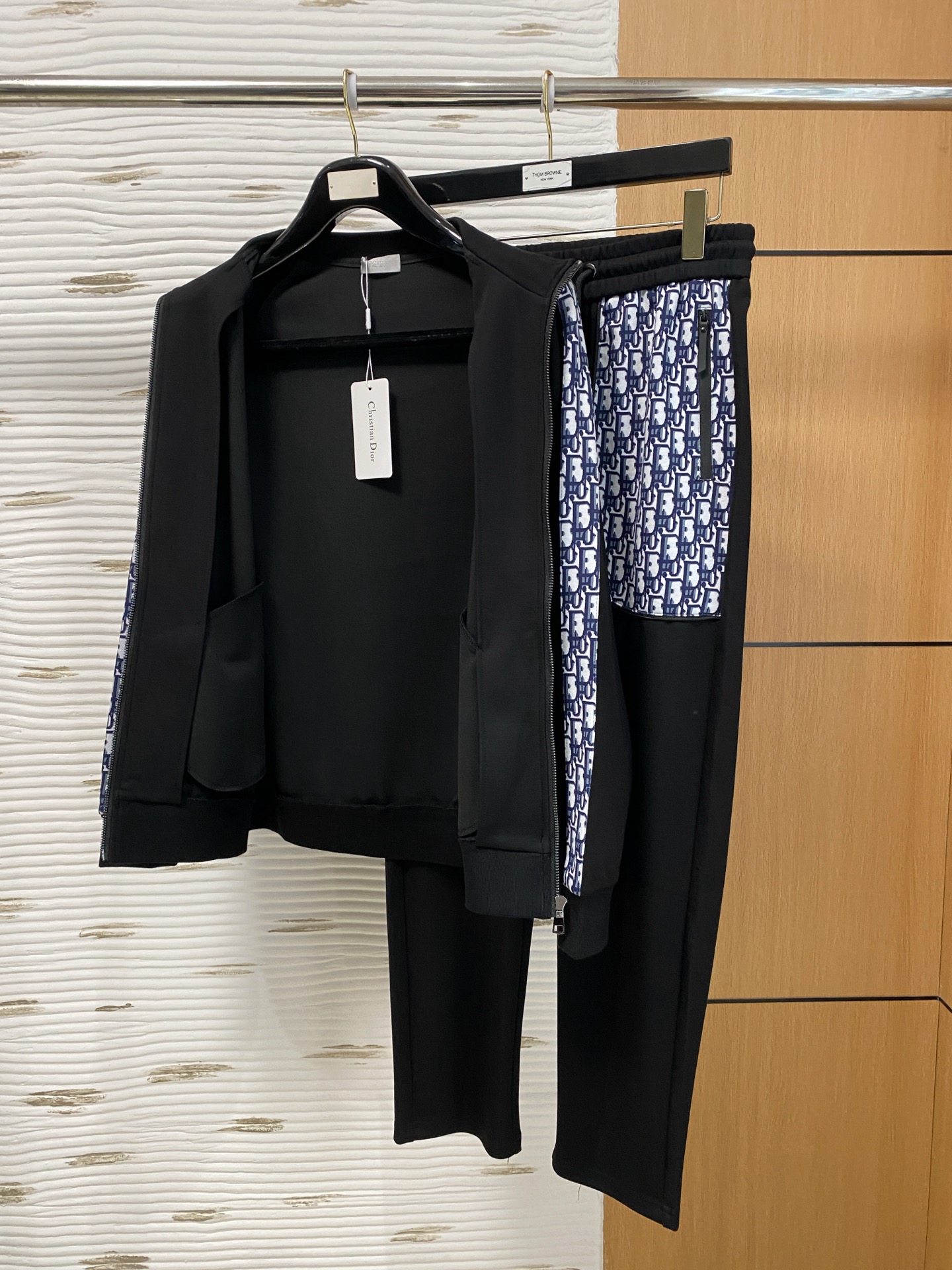 爆款套装来袭 专注官网原版 2025全新爆款开衫卫衣套装 原单狠货🇭🇰倾注顶级设计师的精心之作 就为一个