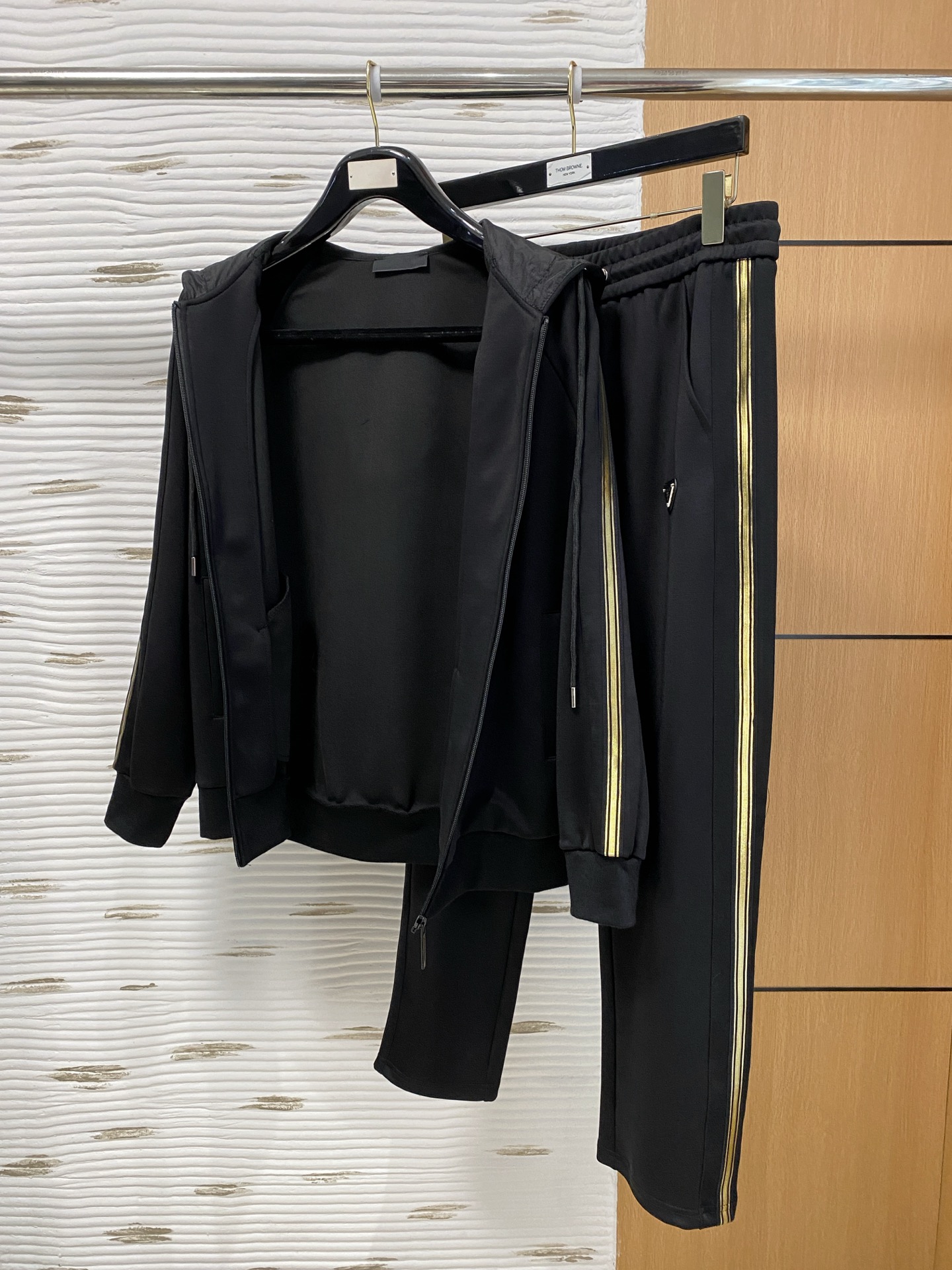 爆款套装来袭 专注官网原版 2025全新爆款开衫卫衣套装 原单狠货🇭🇰倾注顶级设计师的精心之作 就为一个