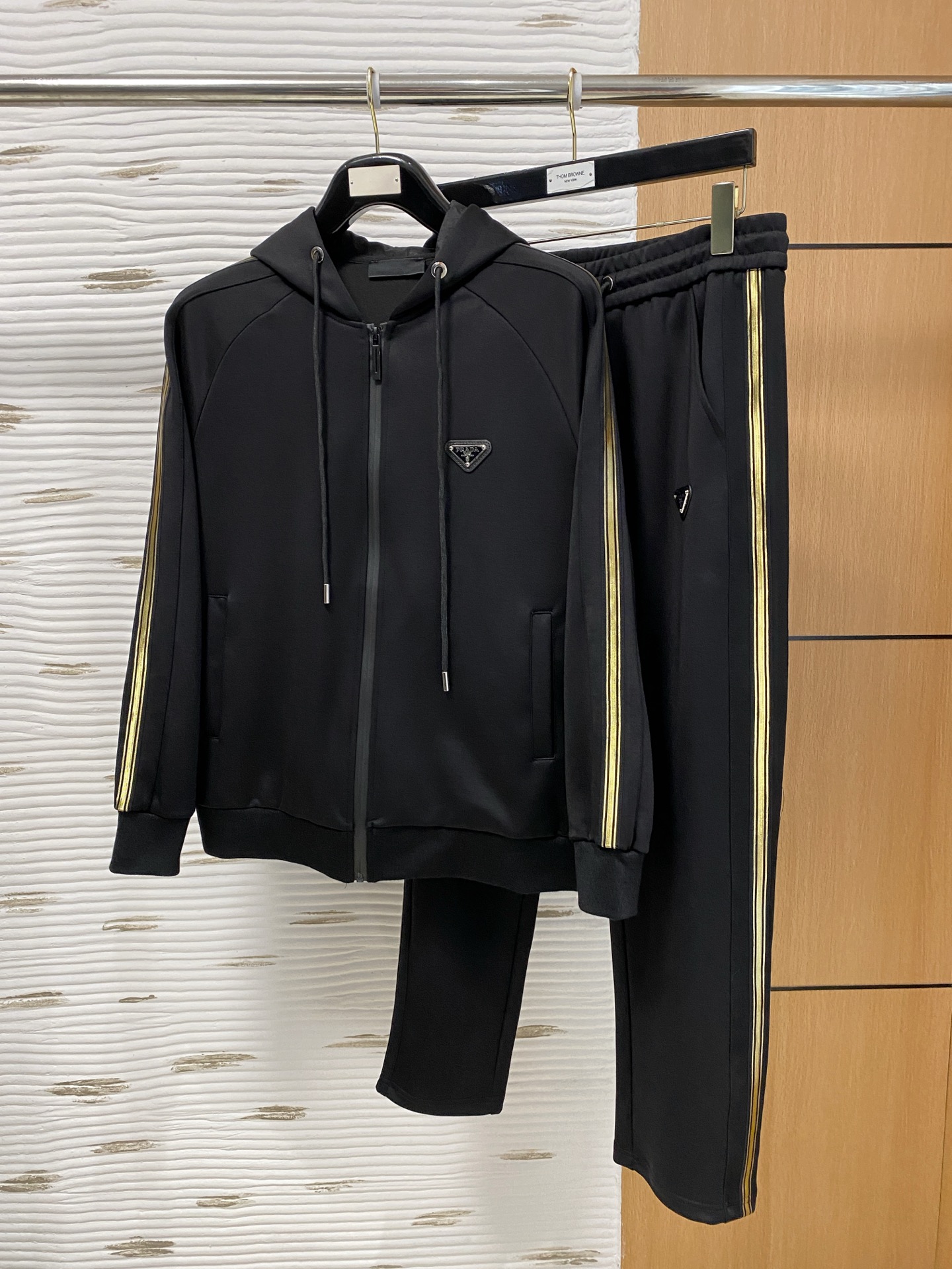 爆款套装来袭 专注官网原版 2025全新爆款开衫卫衣套装 原单狠货🇭🇰倾注顶级设计师的精心之作 就为一个