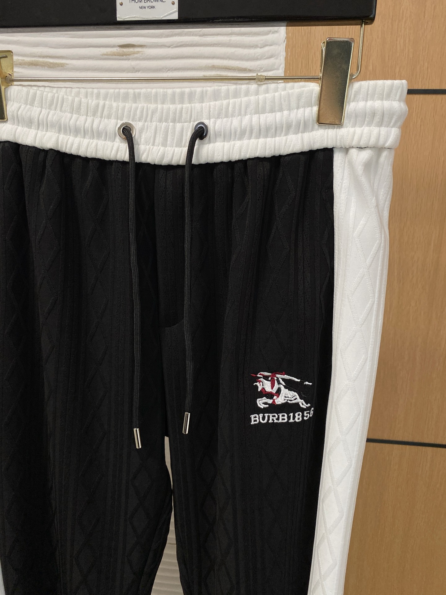 爆款套装来袭 专注官网原版 2025全新爆款开衫卫衣套装 原单狠货🇭🇰倾注顶级设计师的精心之作 就为一个