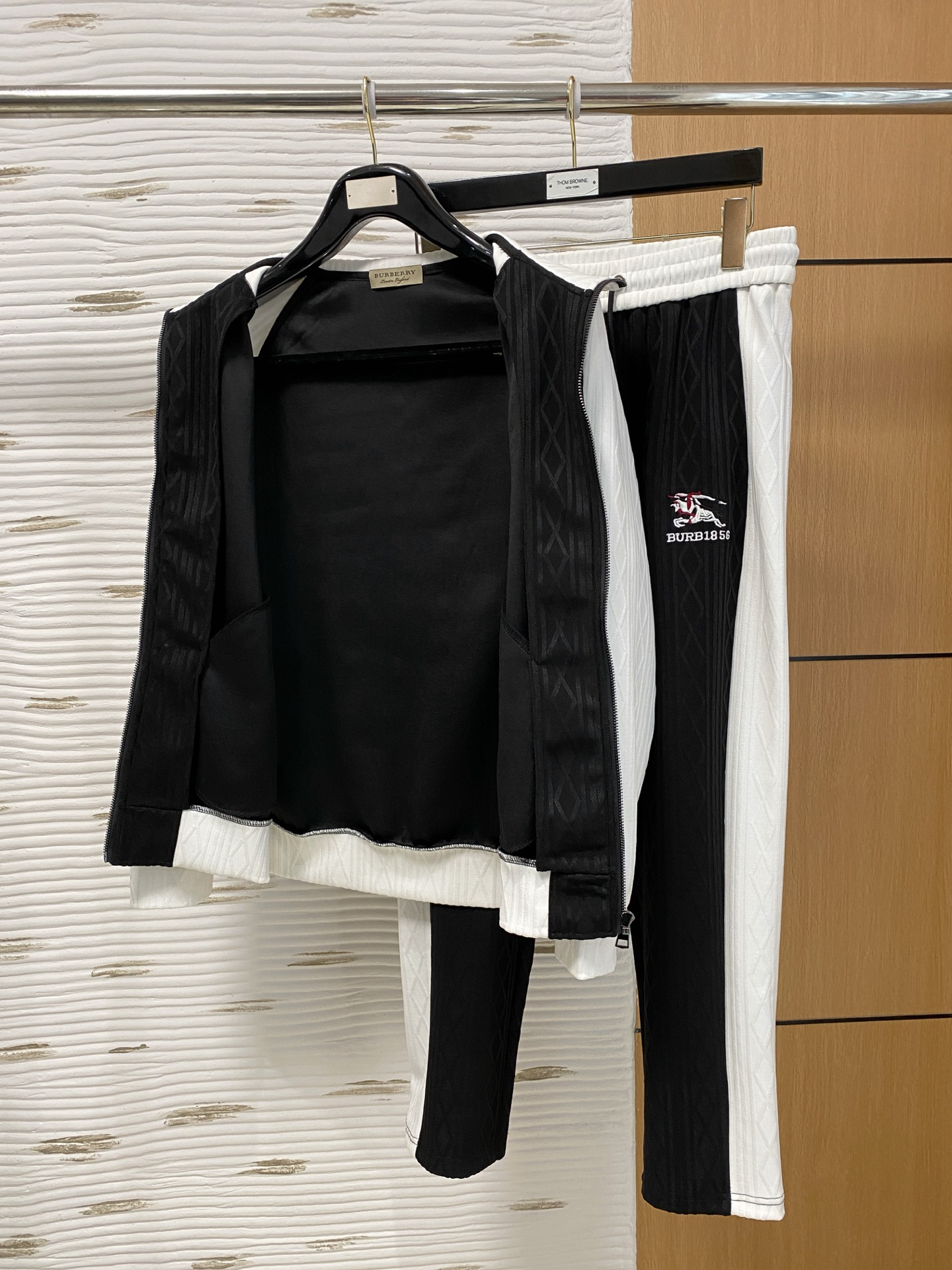 爆款套装来袭 专注官网原版 2025全新爆款开衫卫衣套装 原单狠货🇭🇰倾注顶级设计师的精心之作 就为一个