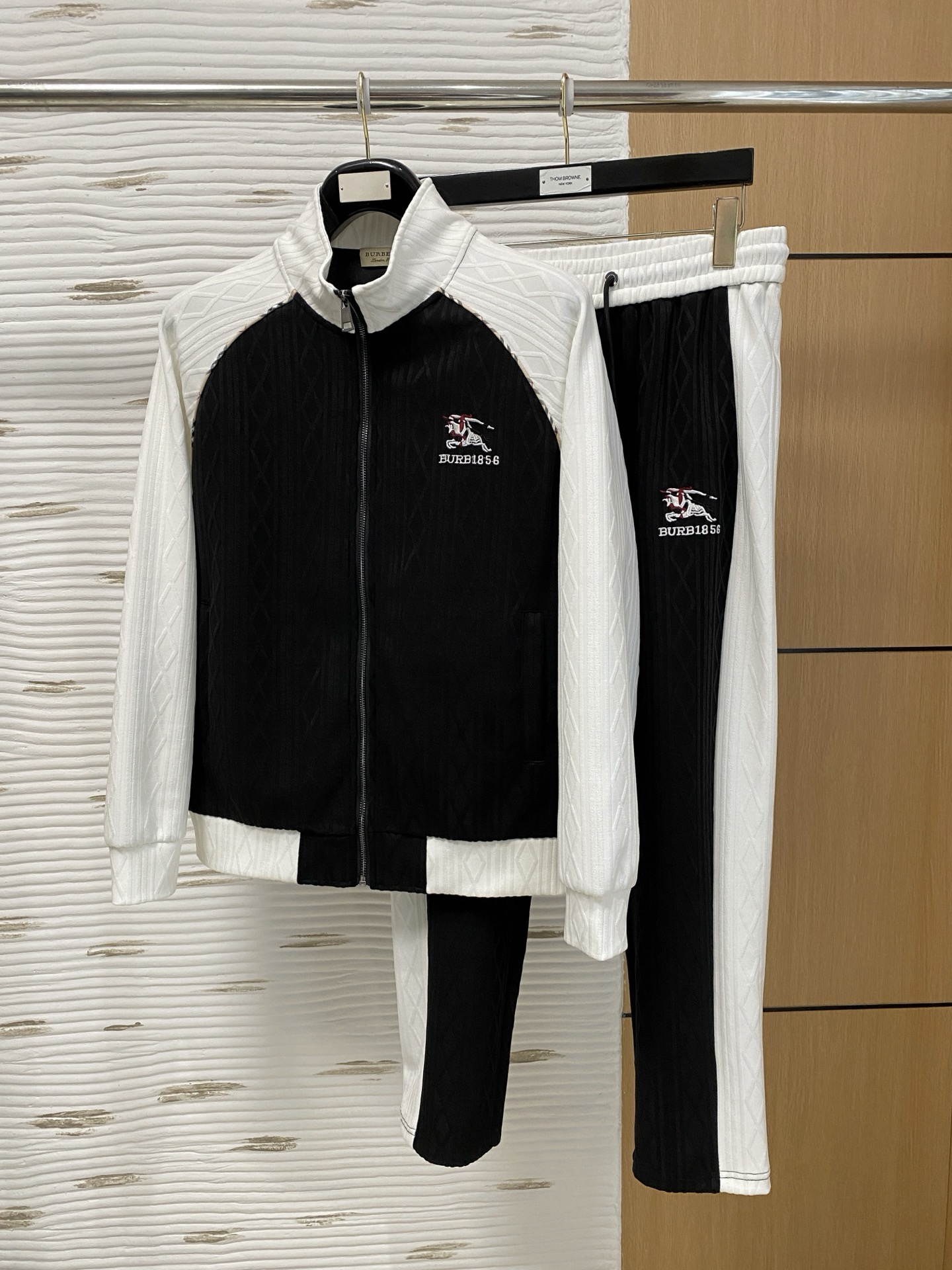 爆款套装来袭 专注官网原版 2025全新爆款开衫卫衣套装 原单狠货🇭🇰倾注顶级设计师的精心之作 就为一个