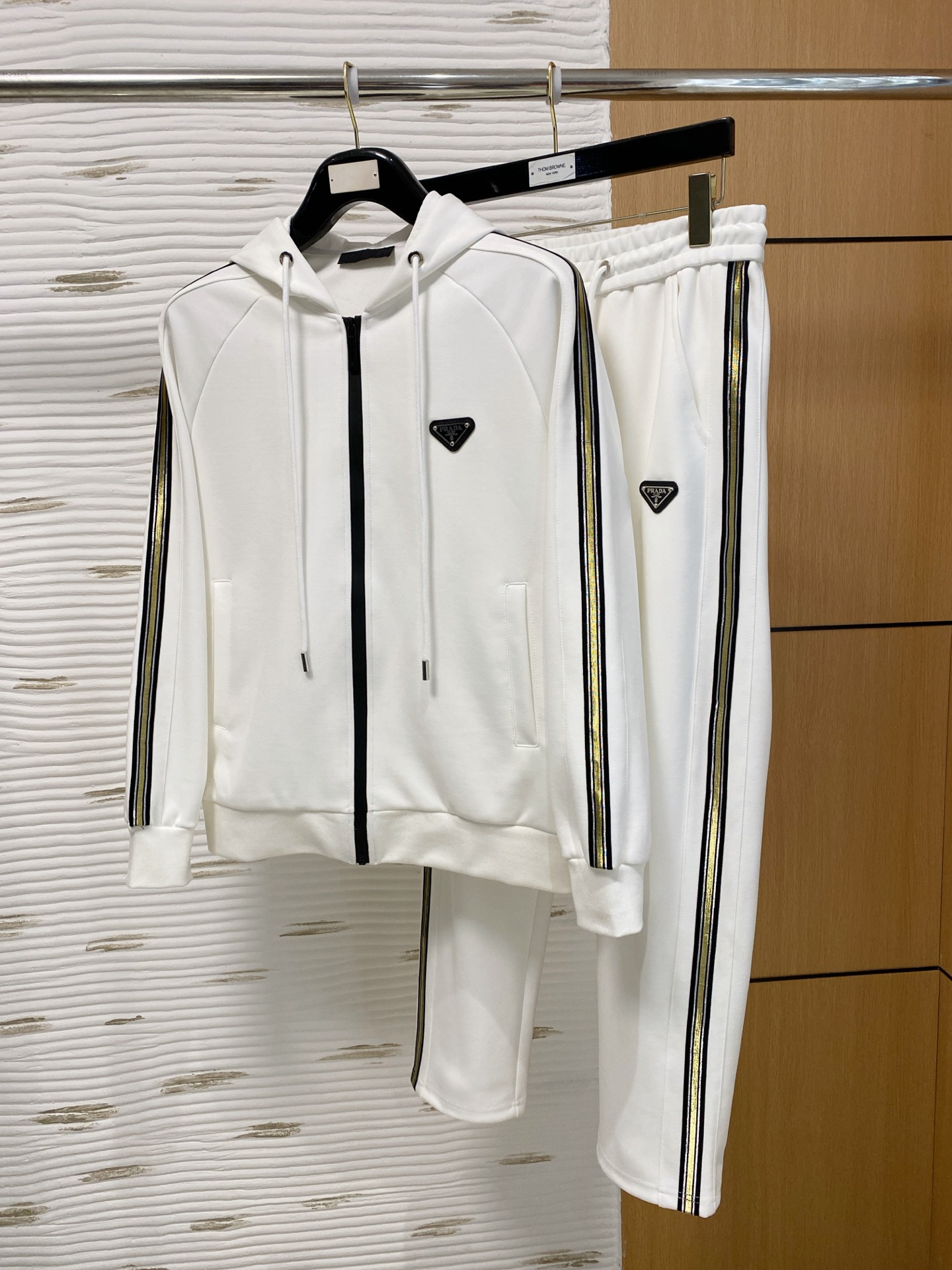 爆款套装来袭 专注官网原版 2025全新爆款开衫卫衣套装 原单狠货🇭🇰倾注顶级设计师的精心之作 就为一个