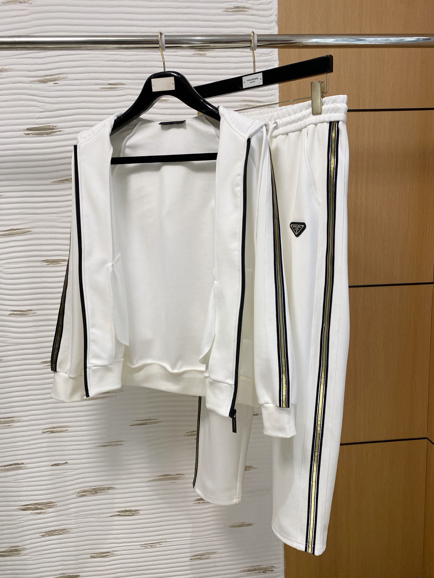 爆款套装来袭 专注官网原版 2025全新爆款开衫卫衣套装 原单狠货🇭🇰倾注顶级设计师的精心之作 就为一个