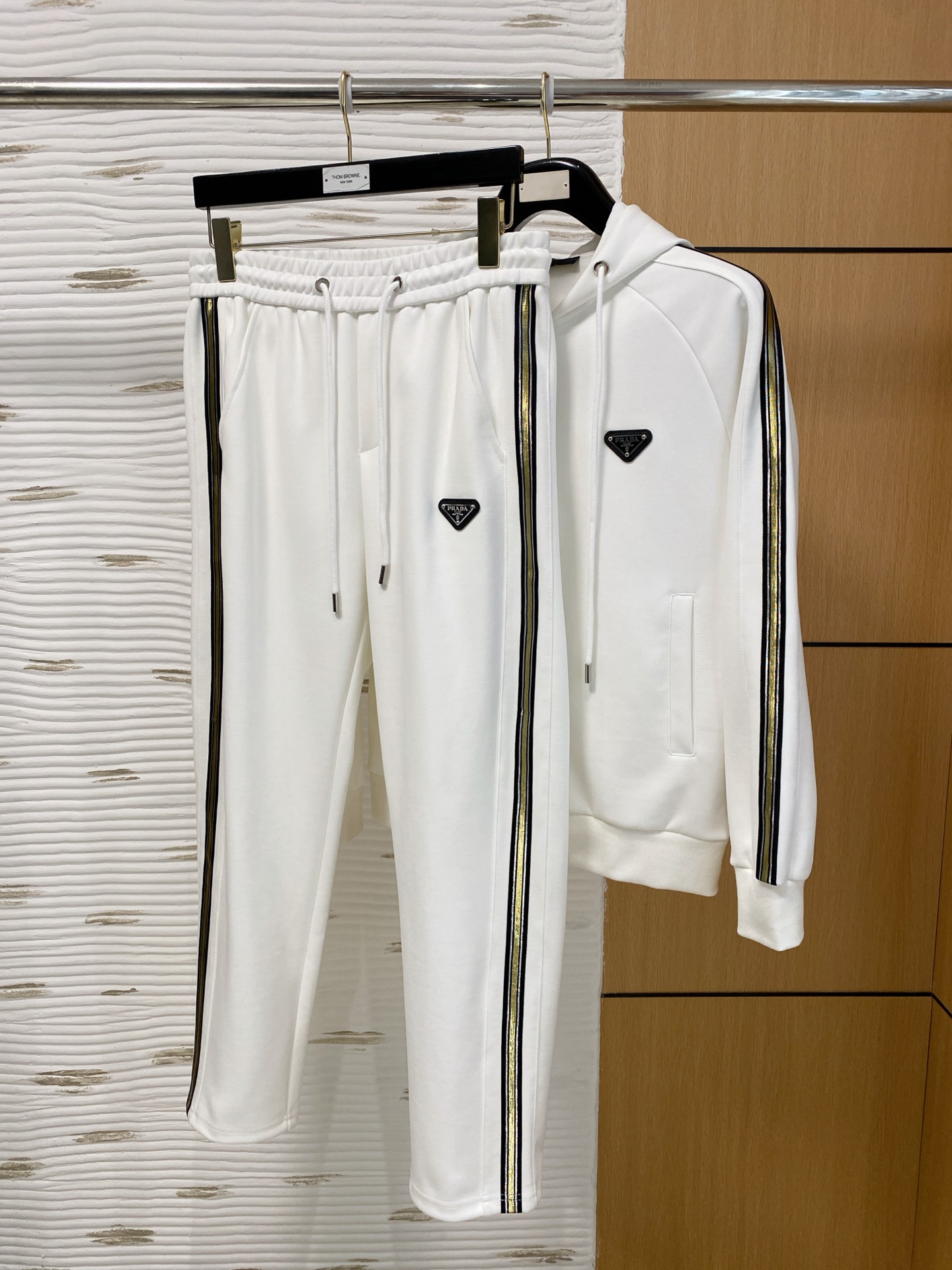 爆款套装来袭 专注官网原版 2025全新爆款开衫卫衣套装 原单狠货🇭🇰倾注顶级设计师的精心之作 就为一个