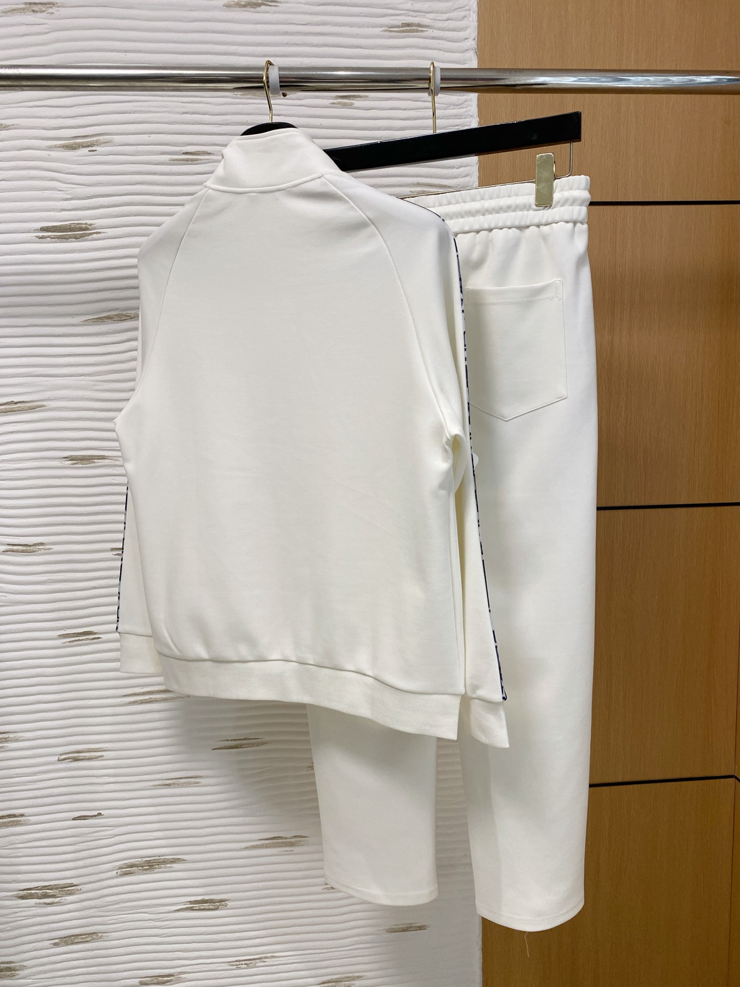 爆款套装来袭 专注官网原版 2025全新爆款开衫卫衣套装 原单狠货🇭🇰倾注顶级设计师的精心之作 就为一个