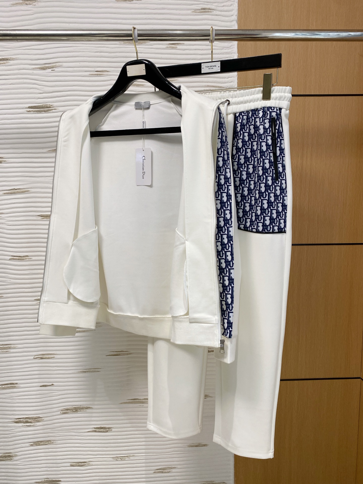 爆款套装来袭 专注官网原版 2025全新爆款开衫卫衣套装 原单狠货🇭🇰倾注顶级设计师的精心之作 就为一个