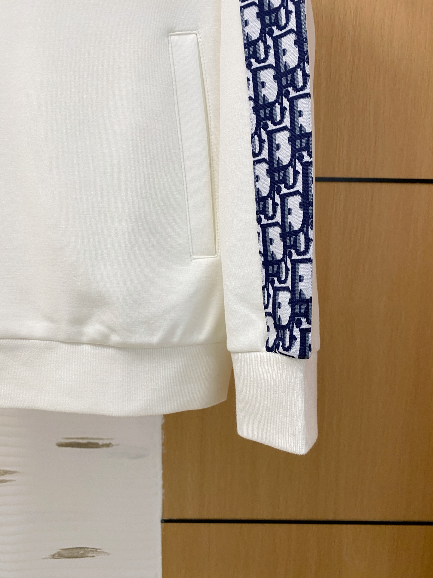 爆款套装来袭 专注官网原版 2025全新爆款开衫卫衣套装 原单狠货🇭🇰倾注顶级设计师的精心之作 就为一个