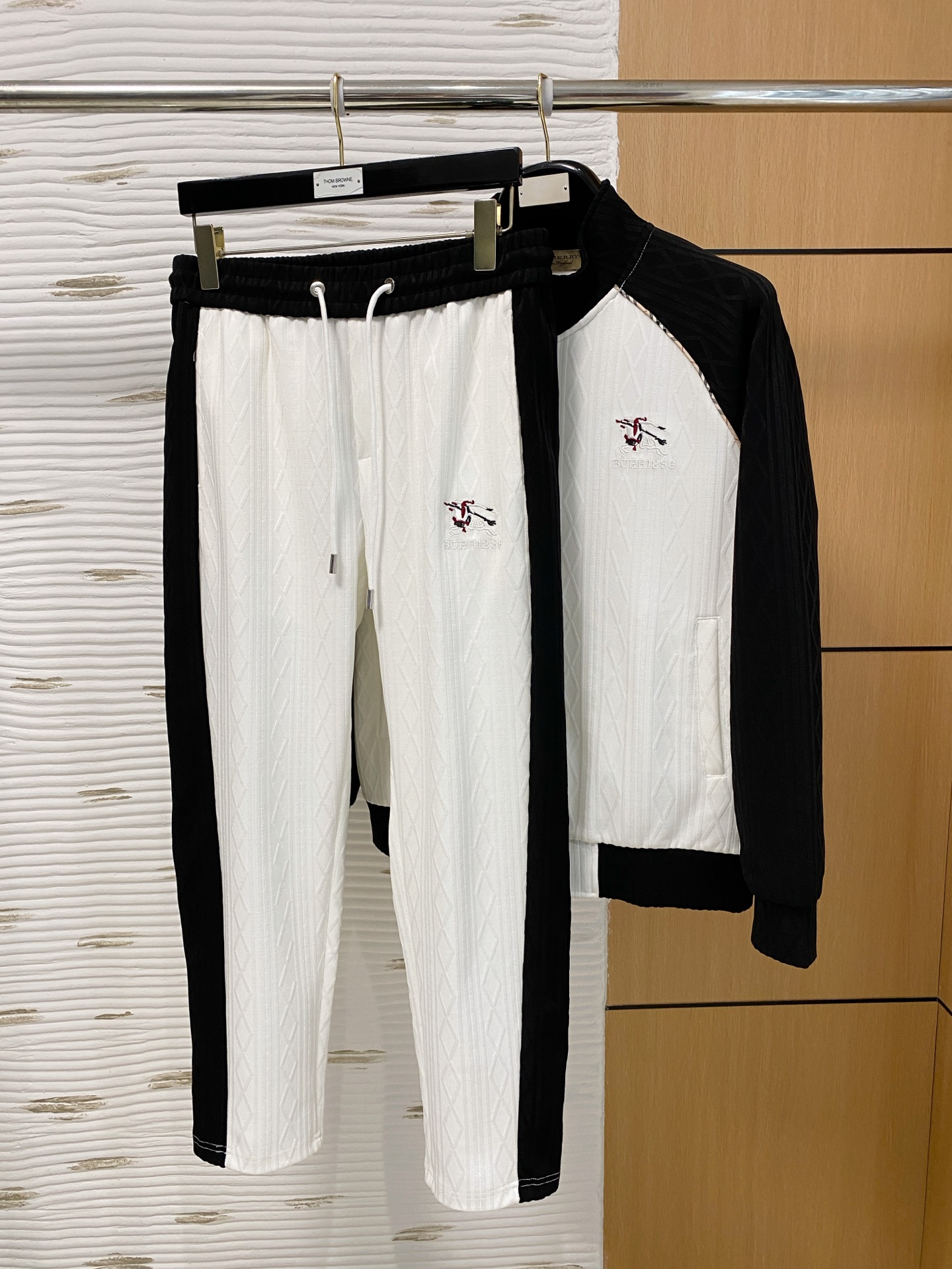 爆款套装来袭 专注官网原版 2025全新爆款开衫卫衣套装 原单狠货🇭🇰倾注顶级设计师的精心之作 就为一个