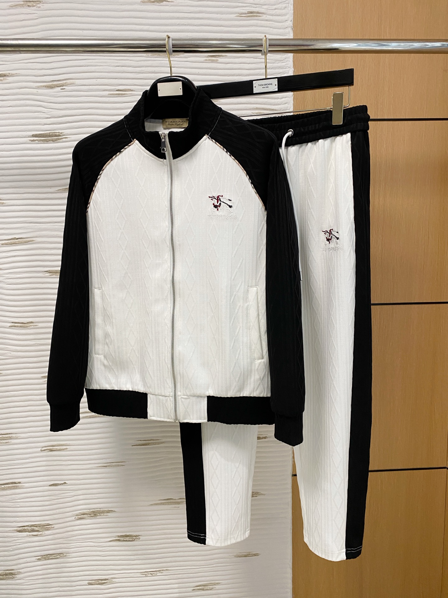 爆款套装来袭 专注官网原版 2025全新爆款开衫卫衣套装 原单狠货🇭🇰倾注顶级设计师的精心之作 就为一个