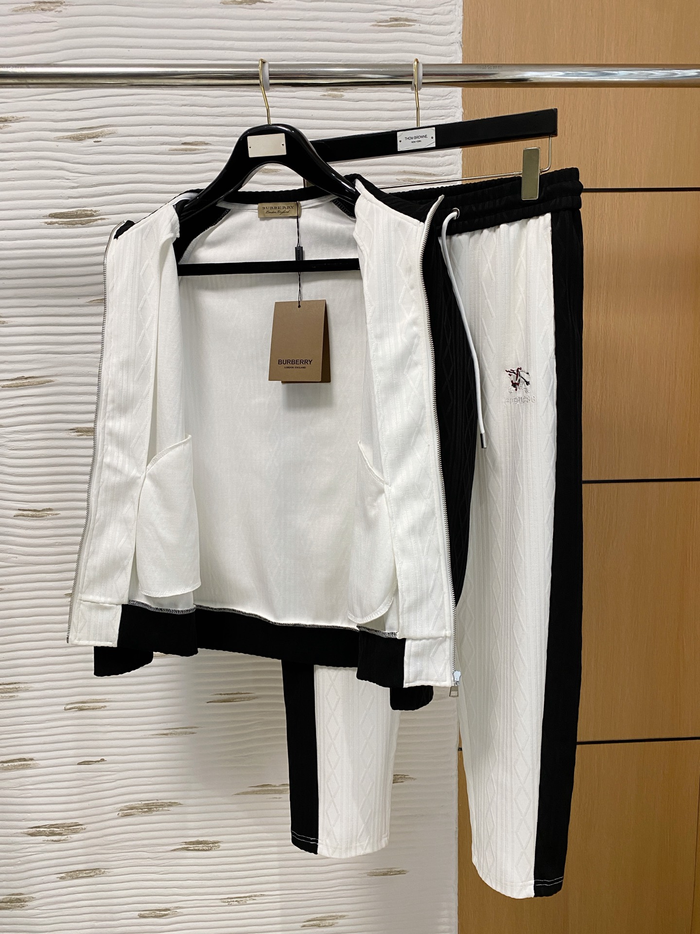 爆款套装来袭 专注官网原版 2025全新爆款开衫卫衣套装 原单狠货🇭🇰倾注顶级设计师的精心之作 就为一个