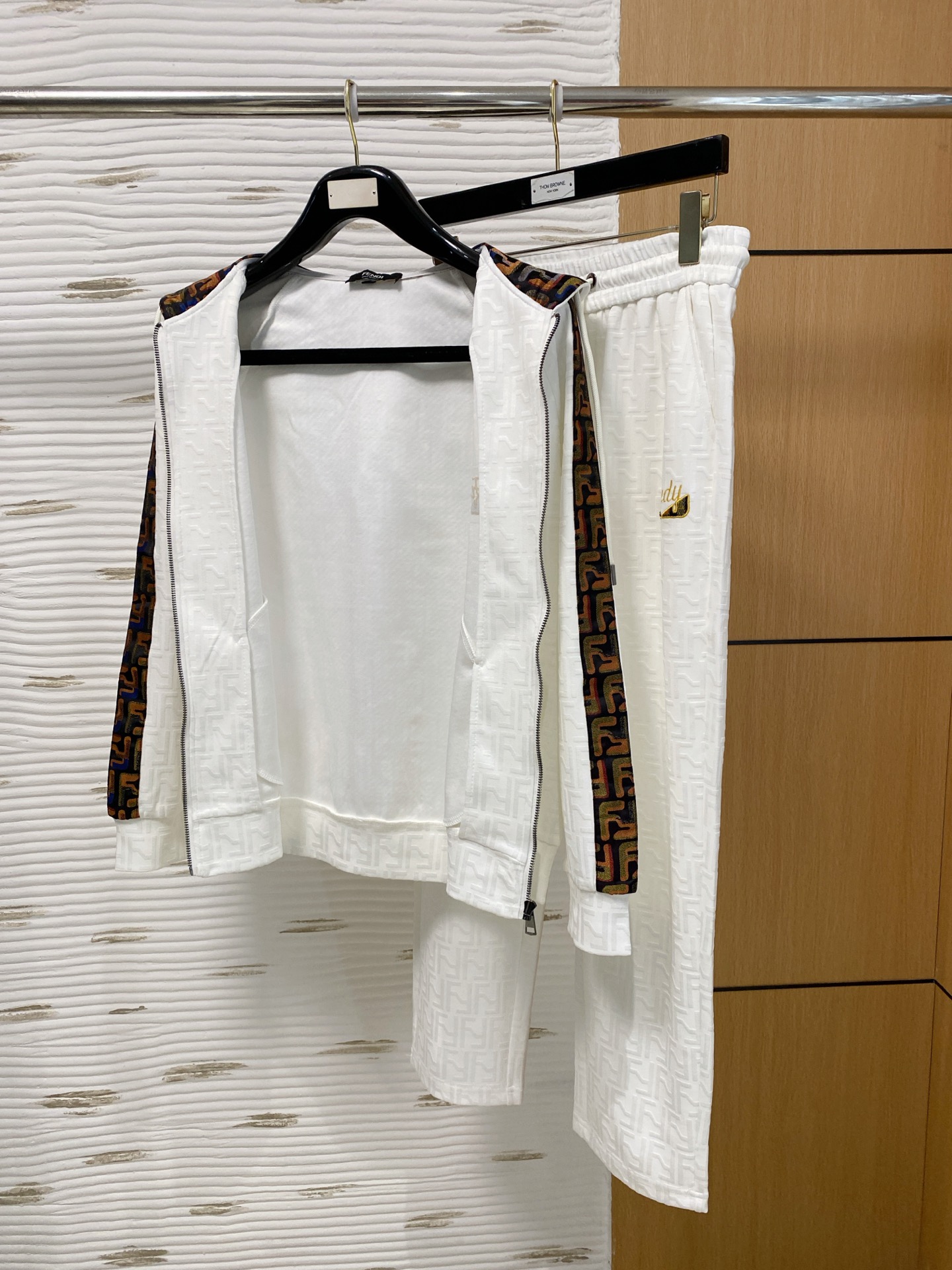 爆款套装来袭 专注官网原版 2025全新爆款开衫卫衣套装 原单狠货🇭🇰倾注顶级设计师的精心之作 就为一个