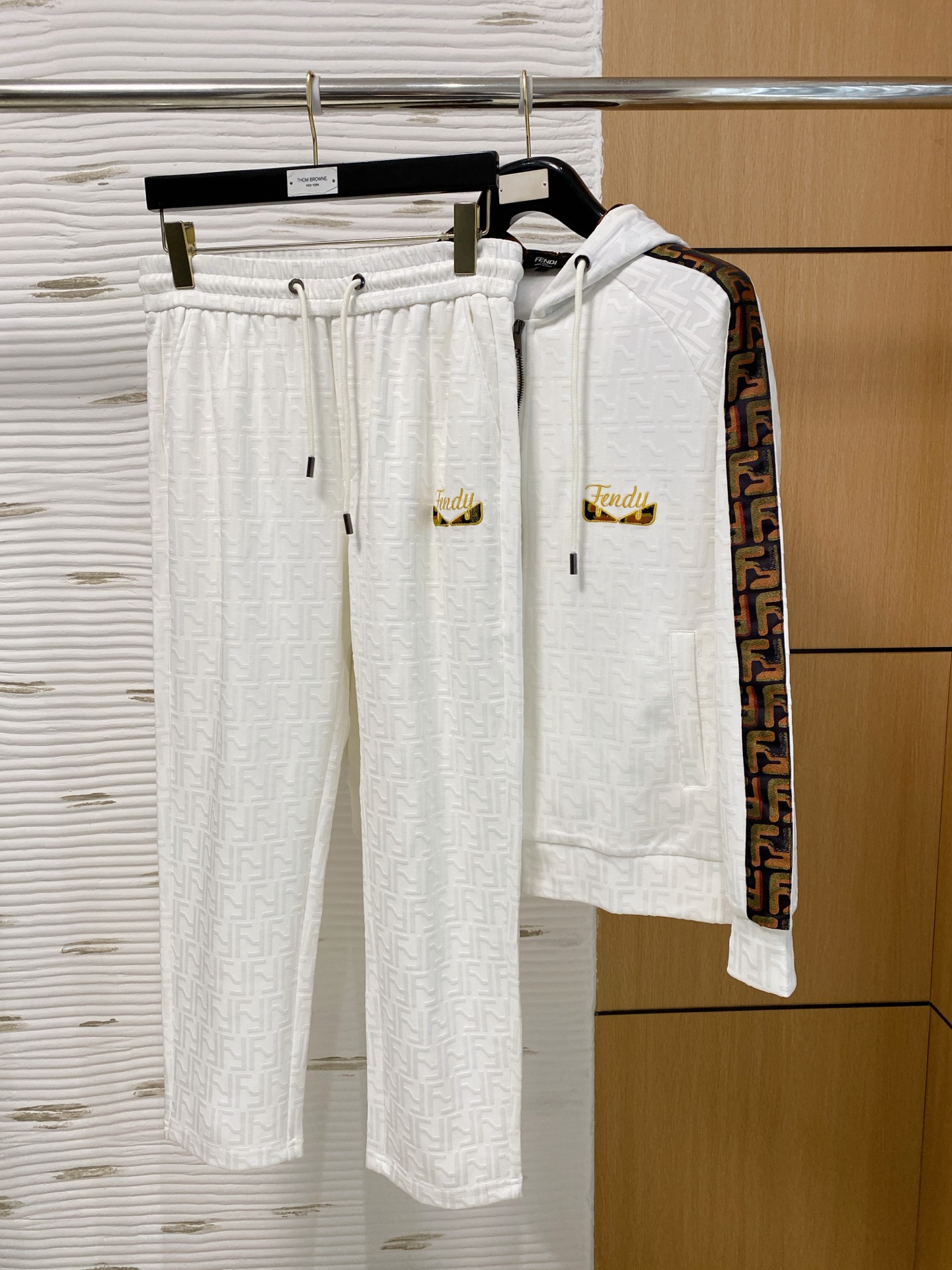 爆款套装来袭 专注官网原版 2025全新爆款开衫卫衣套装 原单狠货🇭🇰倾注顶级设计师的精心之作 就为一个