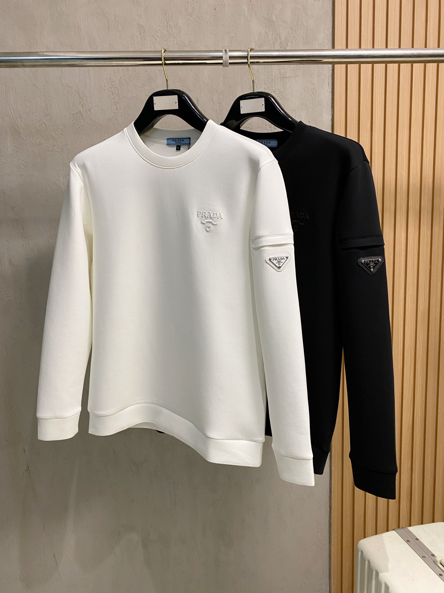 🌾 普拉达 2025早秋新款 顶级版本 最新款空气层 卫衣独家发售！原版复刻，独家设计，超强工艺！极其奢