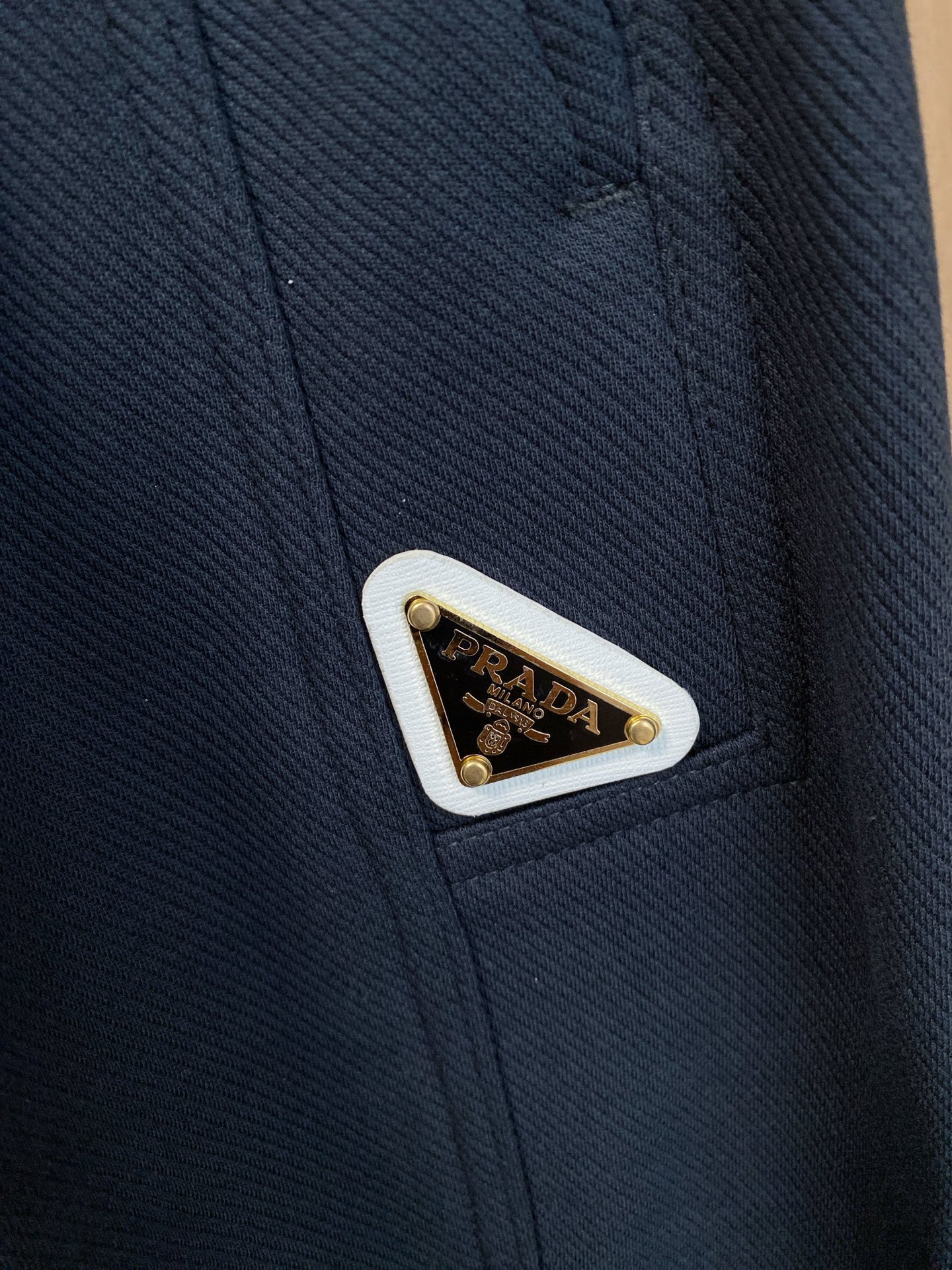 普拉达 新品】秋冬加厚加绒新款 25ss休闲裤金典再次出现，原单订制高品质时尚休闲裤。超级百搭款。独家定