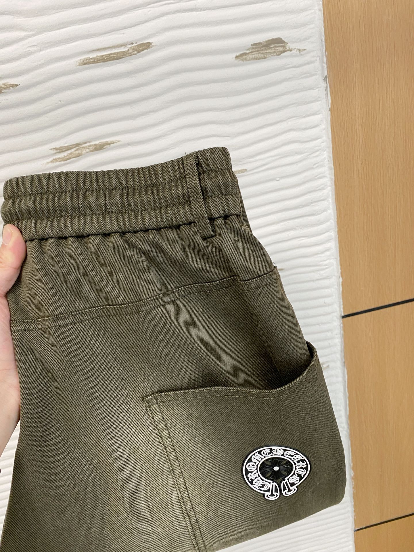 NO:601397,Kroxin New Product] Autumn and winter thickened new 25ss casual pants golden classic appears again, original order high-quality fashionable casual pants. Super versatile. Exclusive customized fabric, very wide and stylish, close-fitting and comfortable. Original custom counter latest hardware accessories. Super beautiful version, the upper body shows slender legs, the lining and routing are impeccable, you can attend any occasion, once again emphasize that the fabric is very, very classy! Size M-3Xl,,chrome hearts,alexander wang19860909克罗心 新品】秋冬加厚新款 25ss休闲裤金典再次出现,原单订制高品质时尚休闲裤.超级百搭款.独家定制面料,挺阔有型,贴身舒适.原版定制专柜最新五金辅料.超靓版型、上身显腿修长,內里,走线都无可挑剔,任何场合都可出席,再次强调面料非常非常显档次！码数 M-3Xl,,chrome hearts,alexander wang,Men's clothing