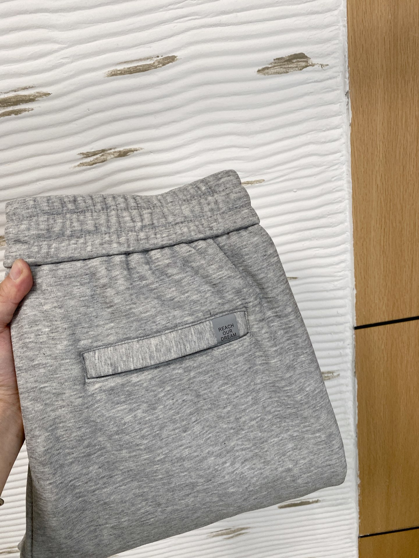 NO:601385,Mouth Mouth New Products] Autumn and winter thickened and velvet new 25ss casual pants golden classic appears again, original order high-quality fashionable casual pants. Super versatile style. Exclusive custom-made fabric, very wide and stylish, close-fitting and comfortable. Original custom-made counter latest hardware accessories. Super beautiful version, the upper body shows slender legs, the lining and routing are impeccable, you can attend any occasion, once again emphasize that the fabric is very, very classy! Size M-3Xl,,Moncler,alexander wang19860909蒙口 新品】秋冬加厚加绒新款 25ss休闲裤金典再次出现,原单订制高品质时尚休闲裤.超级百搭款.独家定制面料,挺阔有型,贴身舒适.原版定制专柜最新五金辅料.超靓版型、上身显腿修长,內里,走线都无可挑剔,任何场合都可出席,再次强调面料非常非常显档次！码数 M-3Xl,,Moncler,alexander wang,Men's clothing