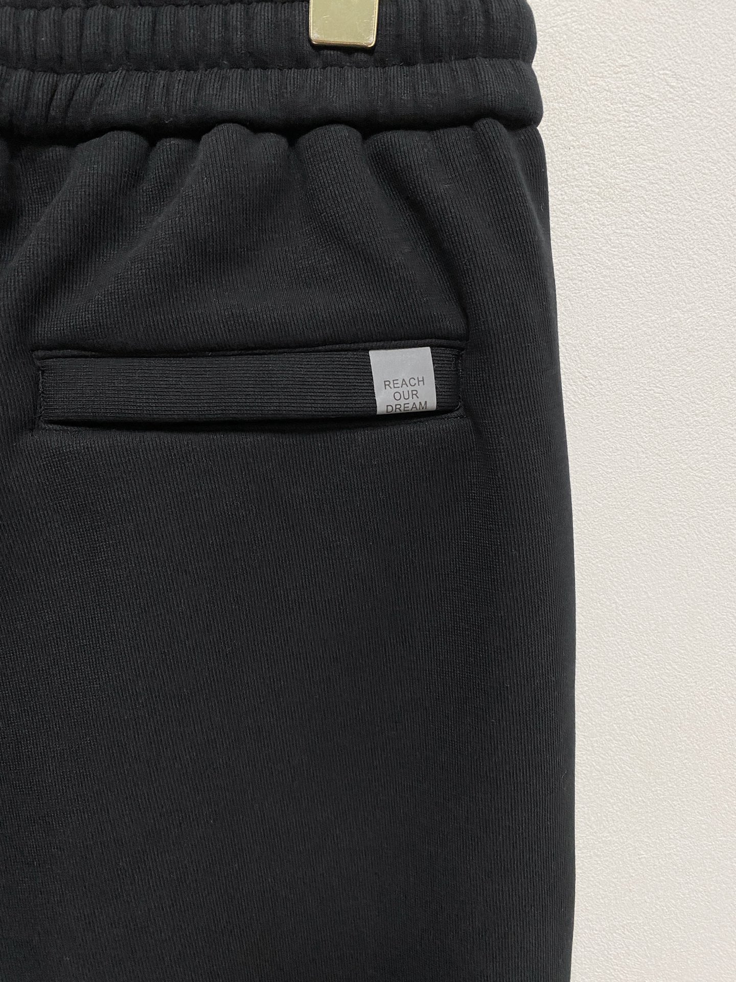 🌾 蒙口 新品】秋冬加厚加绒新款 25ss休闲裤金典再次出现，原单订制高品质时尚休闲裤。超级百搭款。独家