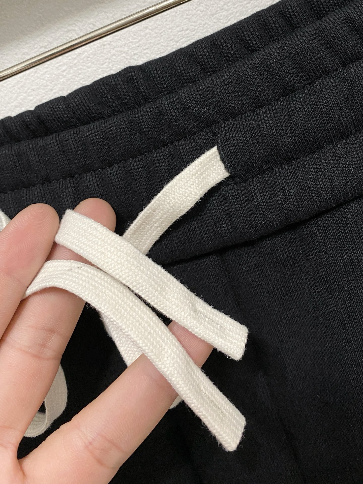 🌾 蒙口 新品】秋冬加厚加绒新款 25ss休闲裤金典再次出现，原单订制高品质时尚休闲裤。超级百搭款。独家