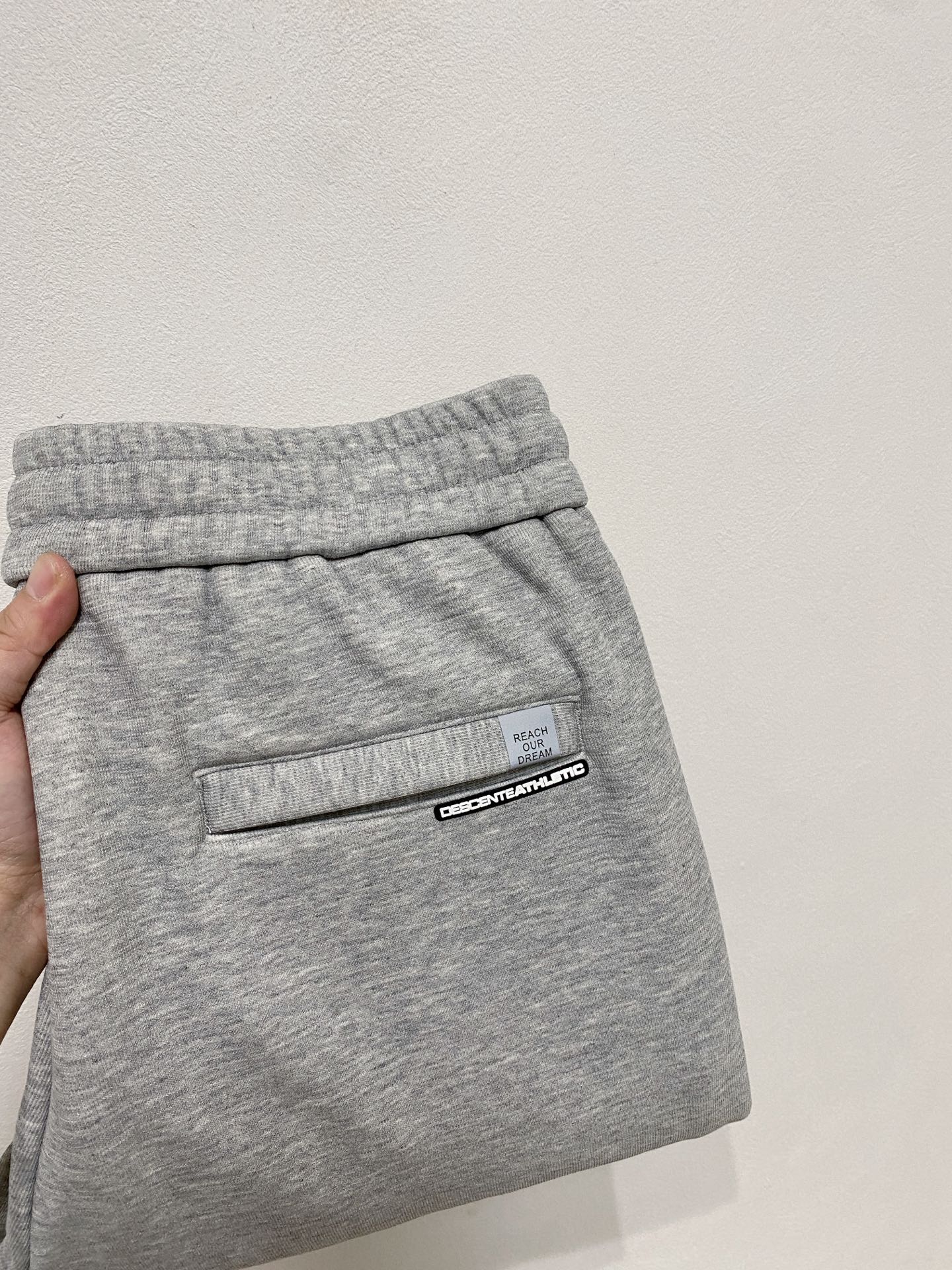 NO:712554,But after the new year, Descente’s new products] The new thickened and velvet 25ss casual pants in autumn and winter appear again, original order high-quality fashionable casual pants. Super versatile style. Exclusive customized fabric, very wide and stylish, close-fitting and comfortable. Original customized counter’s latest hardware accessories. Super beautiful version, the upper body shows slender legs, the lining and routing are impeccable, you can attend any occasion, and once again emphasize that the fabric is very, very classy! Code number M-3Xl,,19860909可年后 迪桑特 新品】秋冬加厚加绒新款 25ss休闲裤金典再次出现,原单订制高品质时尚休闲裤.超级百搭款.独家定制面料,挺阔有型,贴身舒适.原版定制专柜最新五金辅料.超靓版型、上身显腿修长,內里,走线都无可挑剔,任何场合都可出席,再次强调面料非常非常显档次！码数 M-3Xl,,,Men's clothing