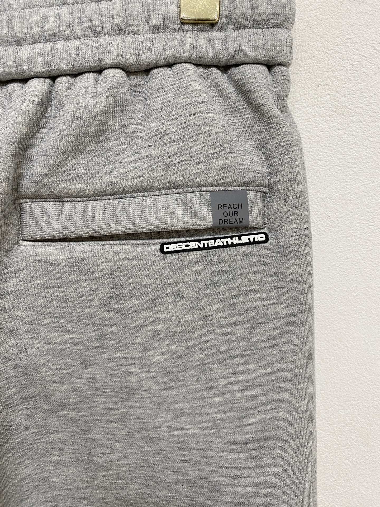 🌾 迪桑特 新品】秋冬加厚加绒新款 25ss休闲裤金典再次出现，原单订制高品质时尚休闲裤。超级百搭款。独